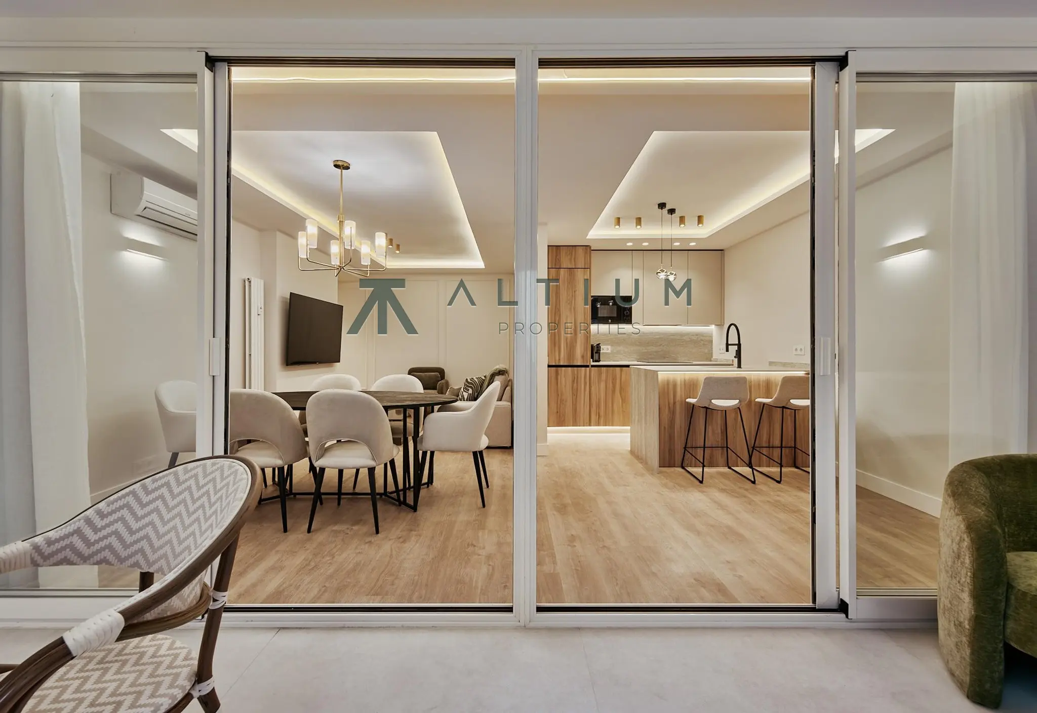 Piso en venta en Goya — Terraza exterior y vida urbana en Goya