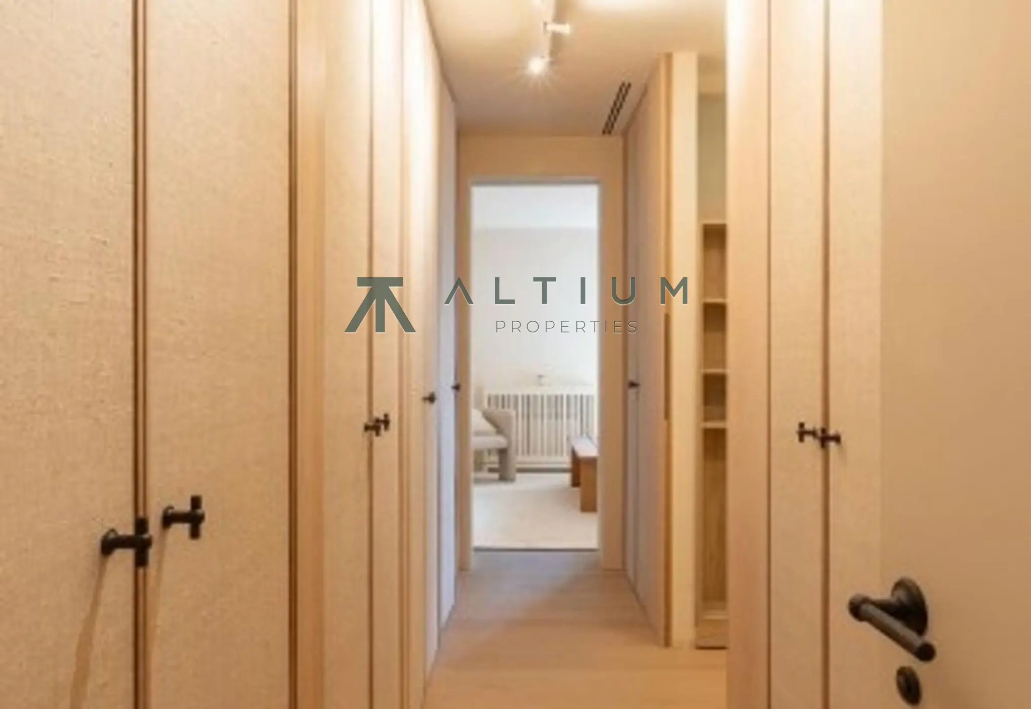 Interior en Castellana — Amplitud, terraza y vida sofisticada en Castellana (14 de 14)