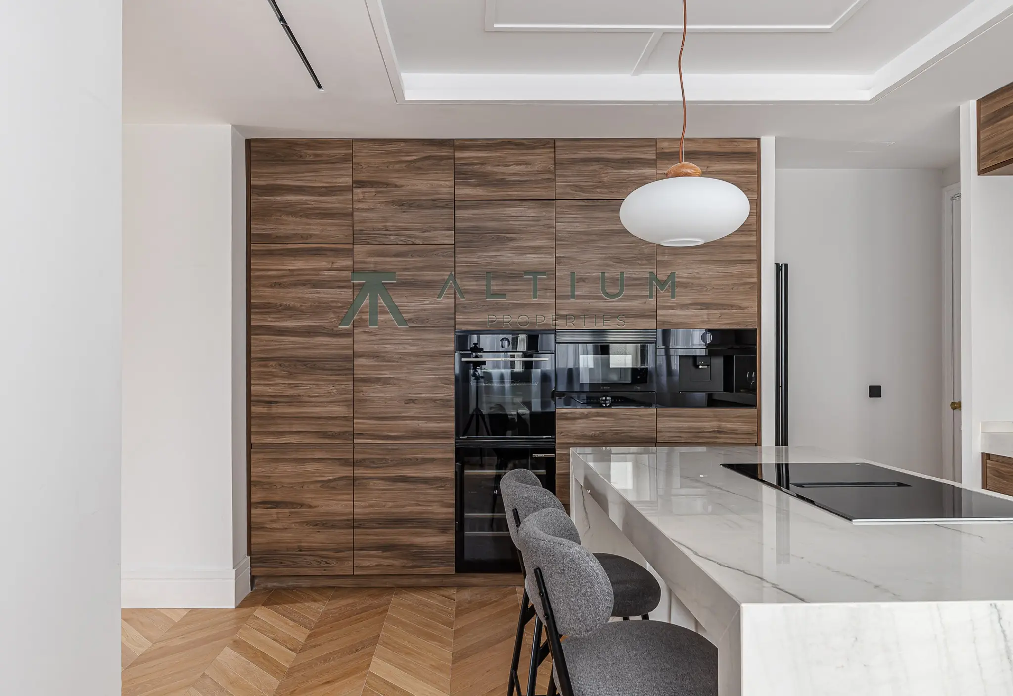 A 77 sqm living area within a grand Castellana residence