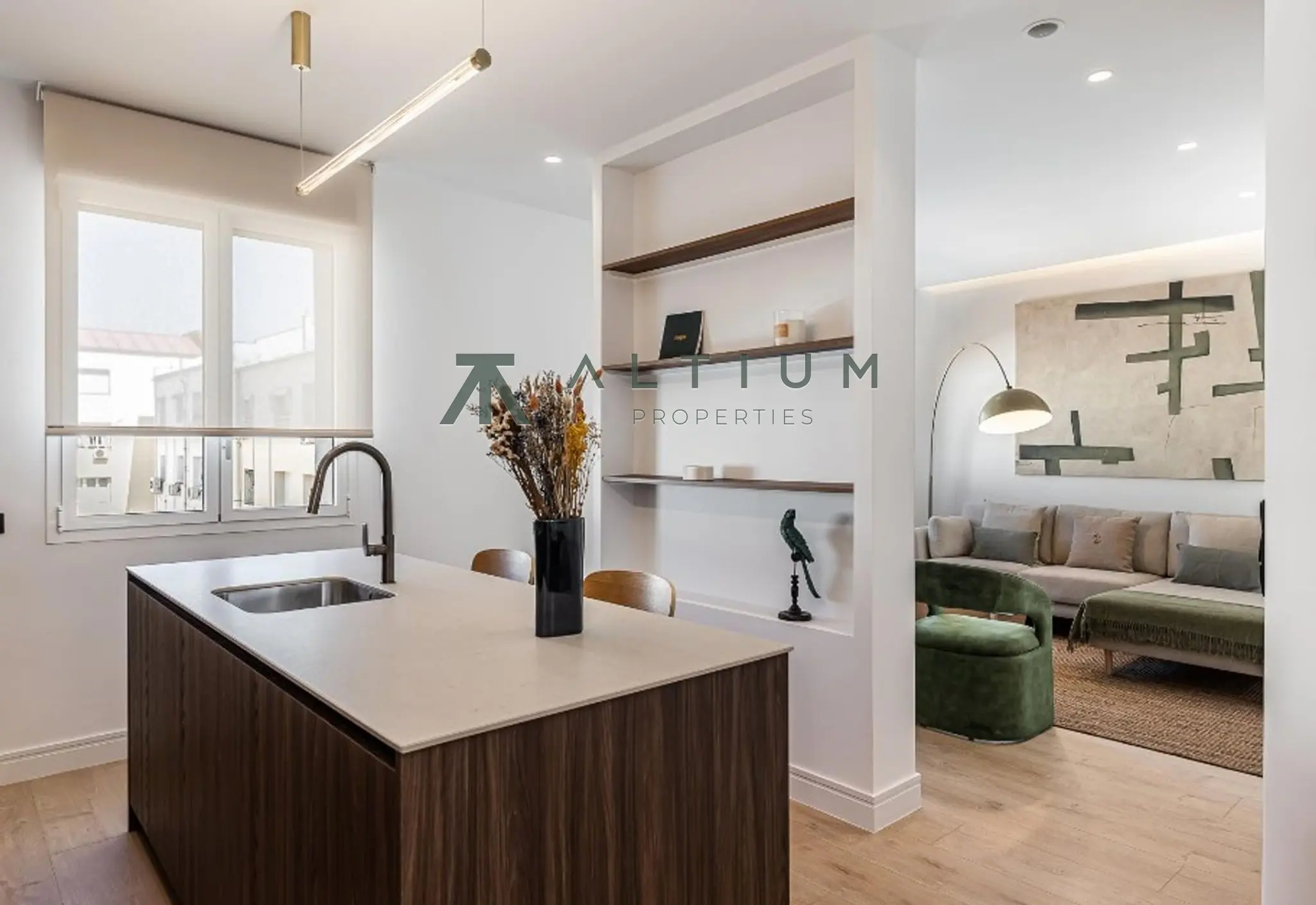 Atico de 3 dormitorios y 120 m2 en Retiro - Ibiza en venta — Cielo abierto y luz tranquila junto al Retiro