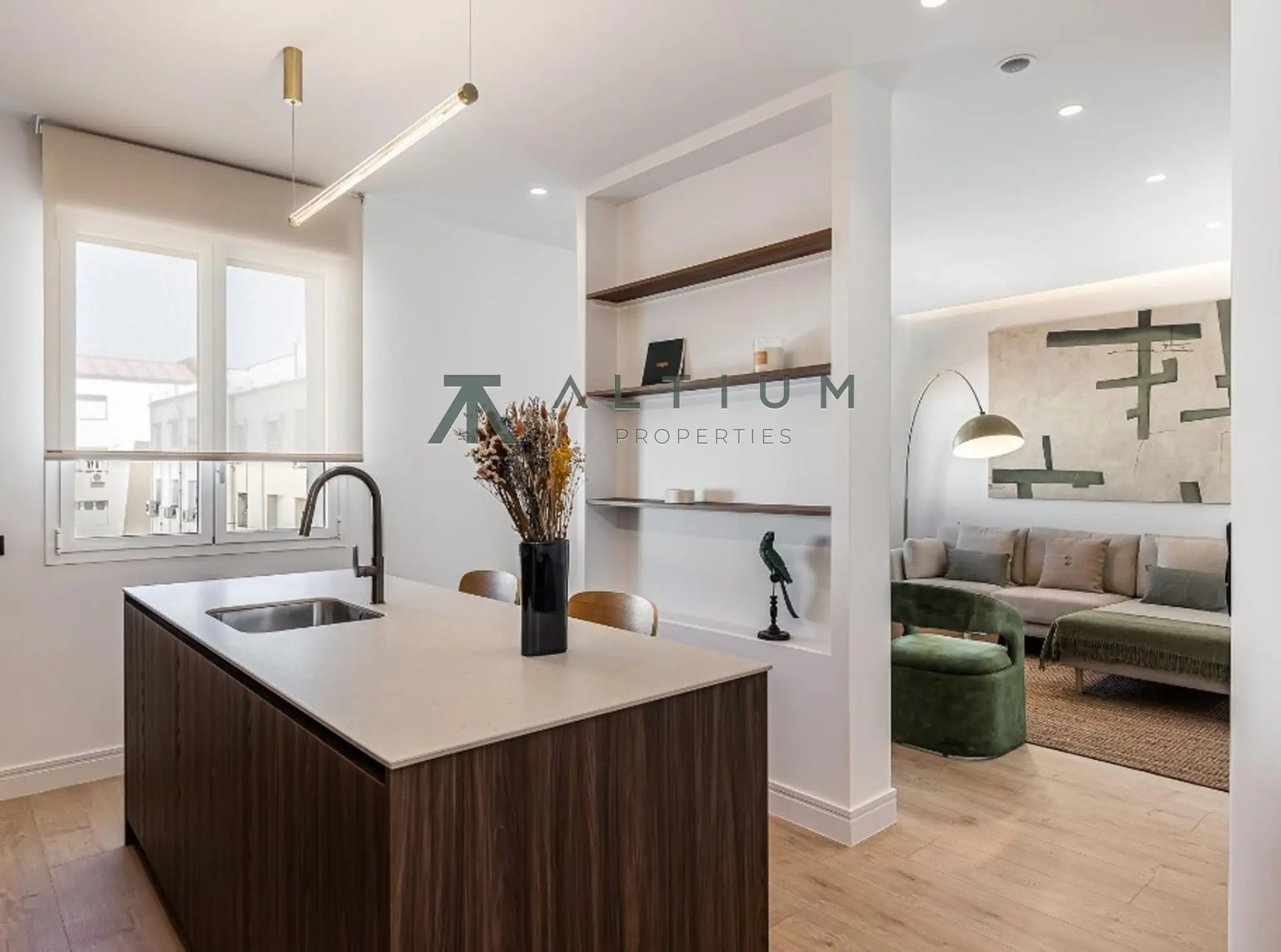 Atico de 3 dormitorios y 120 m2 en Retiro - Ibiza en venta — Cielo abierto y luz tranquila junto al Retiro