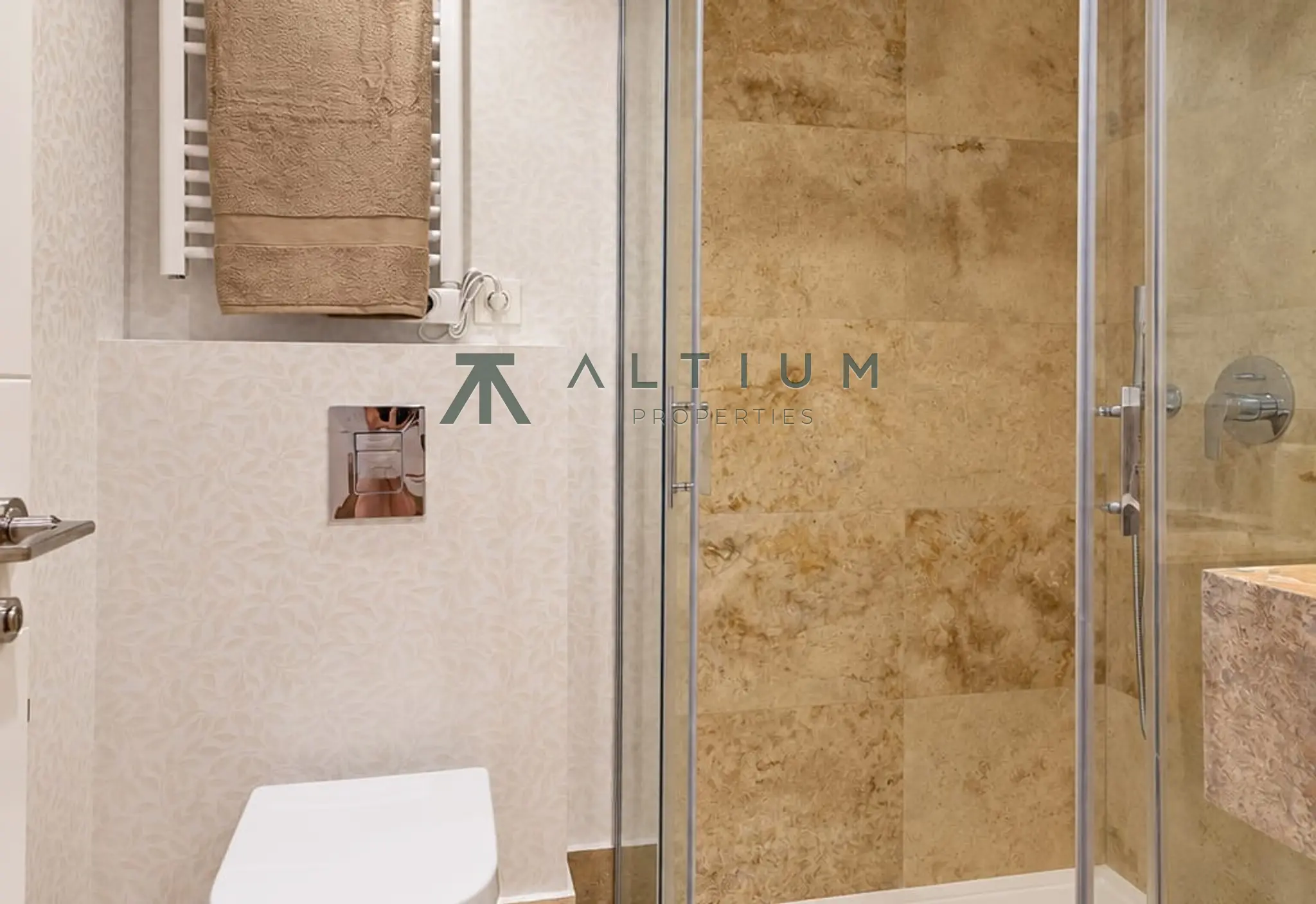 Tres suites, cocina flexible y dos plazas de garaje en Castellana
