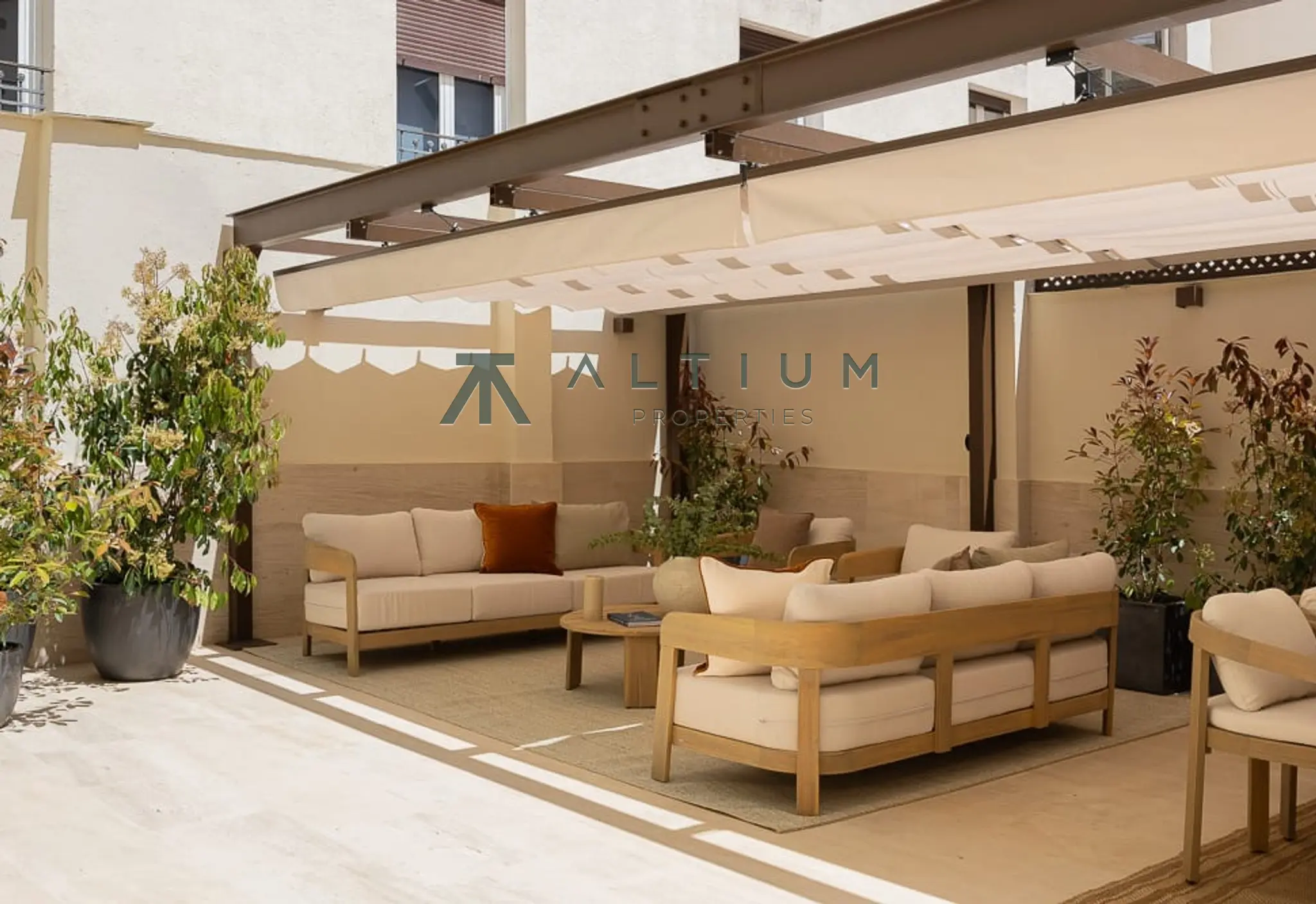 Cuatro suites y una escala residencial excepcional en Recoletos