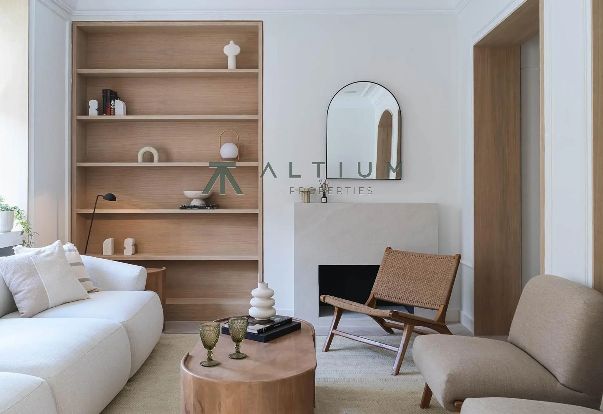 Chimenea, mirador y arcos en una vivienda de diseño