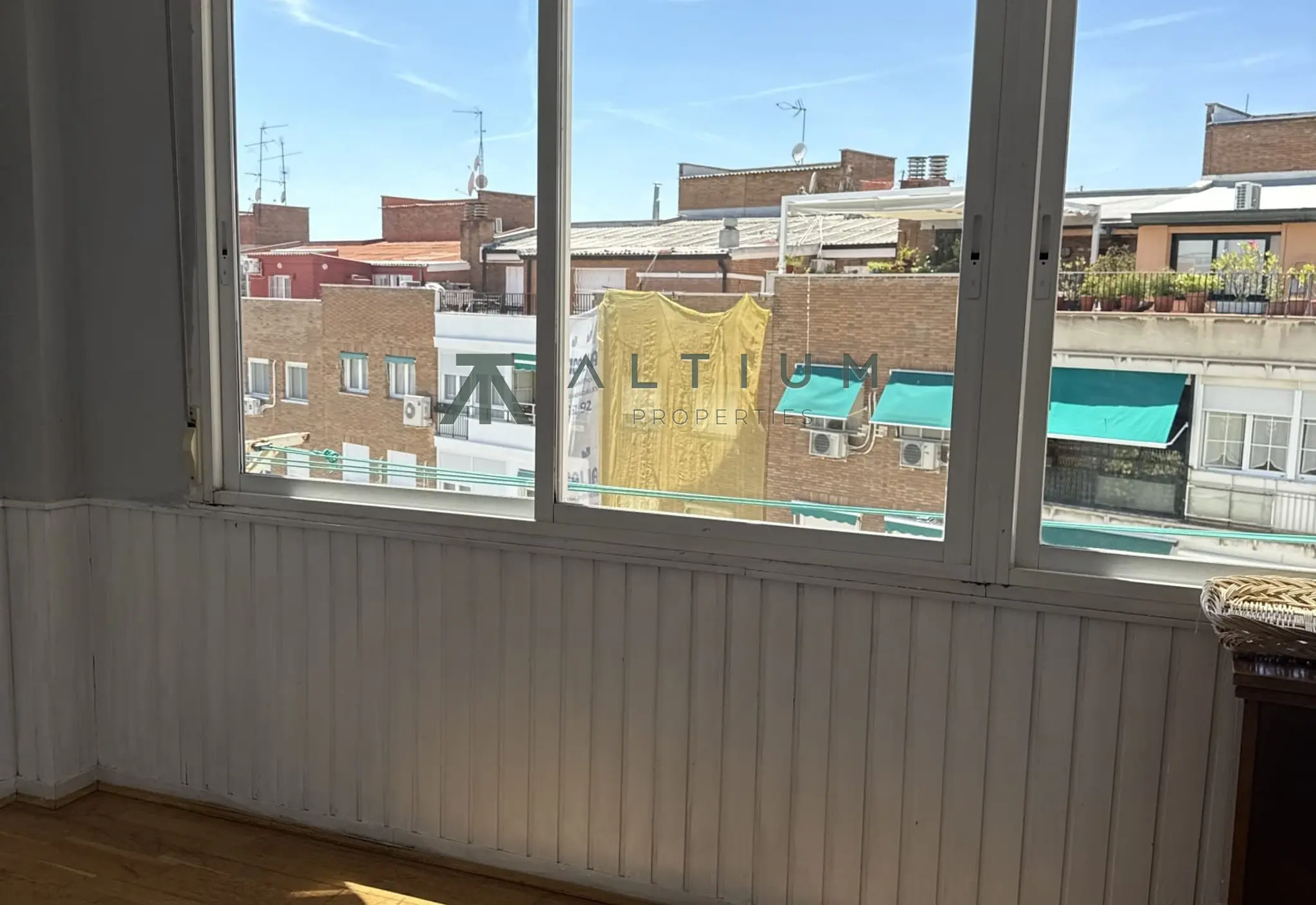 Cuatro balcones y 302 m² sobre los tejados de Chamberí