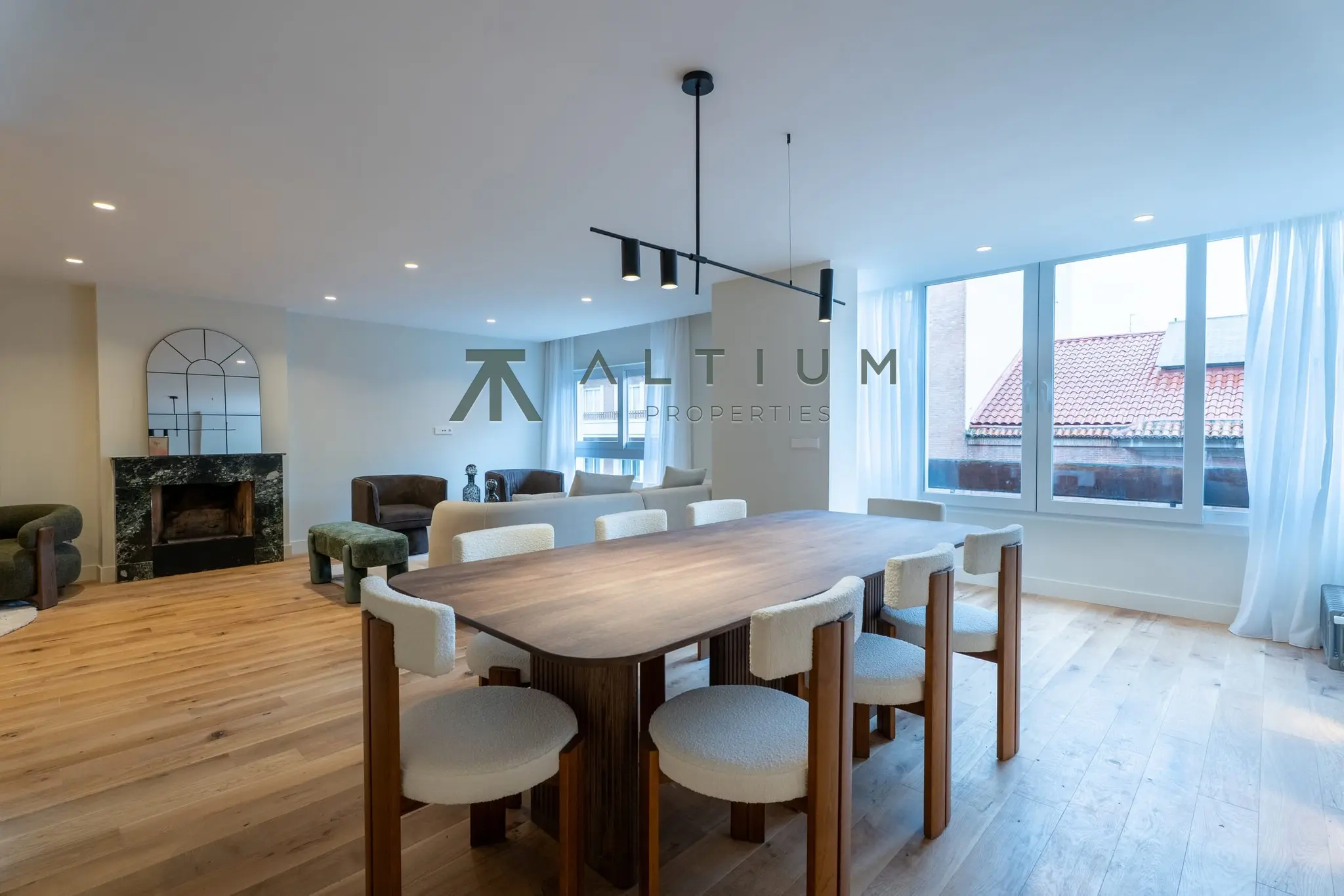 Piso de 3 dormitorios y 278 m2 en Barrio de Salamanca - Castellana en venta — Luz de tarde y vida elegante en Castellana