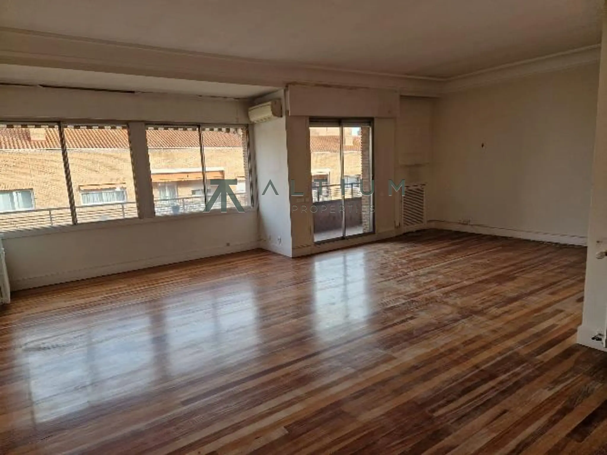 Terraza, luz de mañana y calma interior