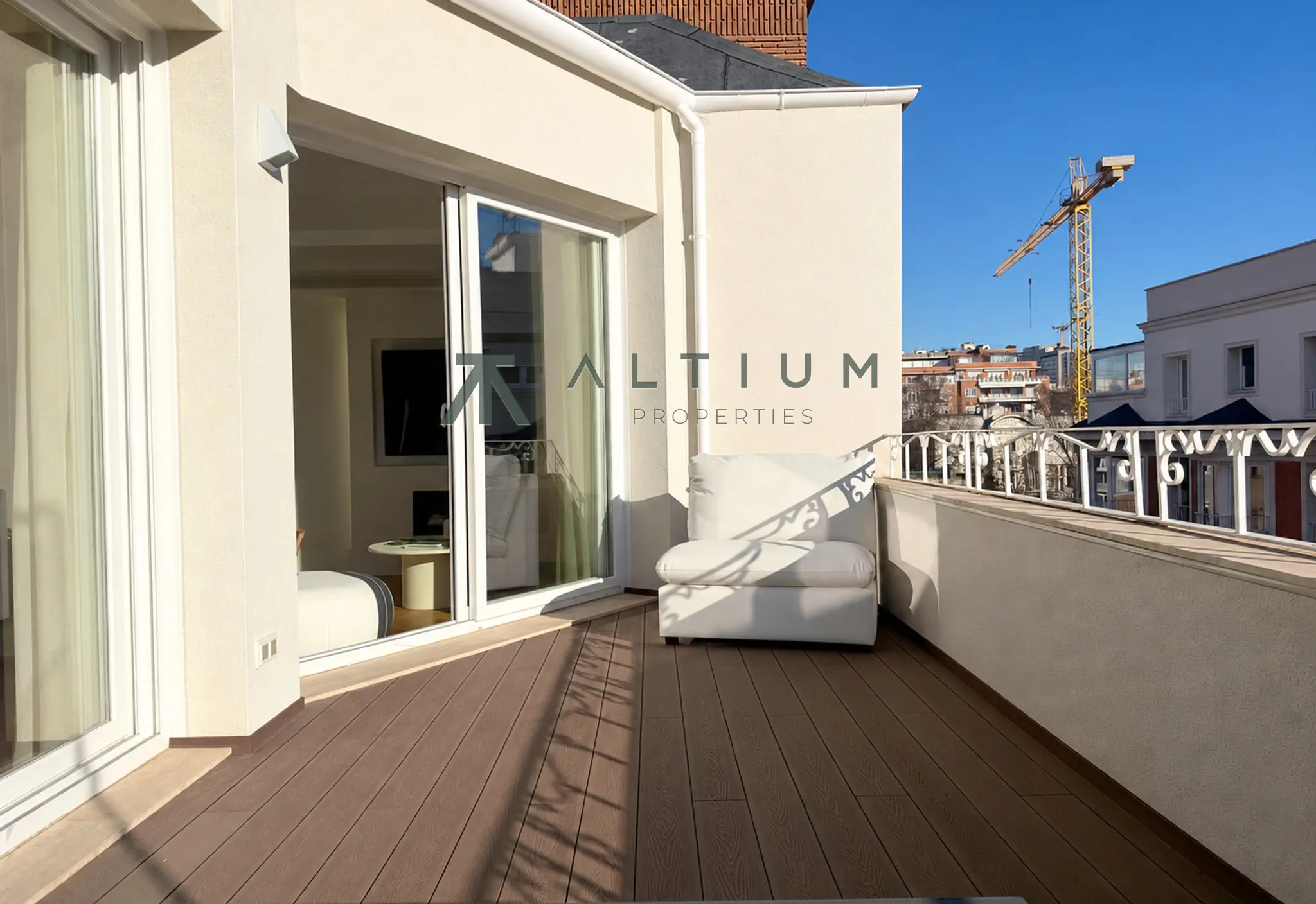 253 m² y terraza privada sobre Castellana