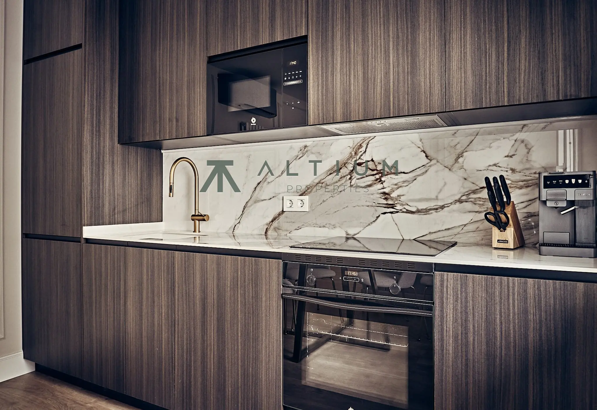 92 m² reformados con balcón en Lista