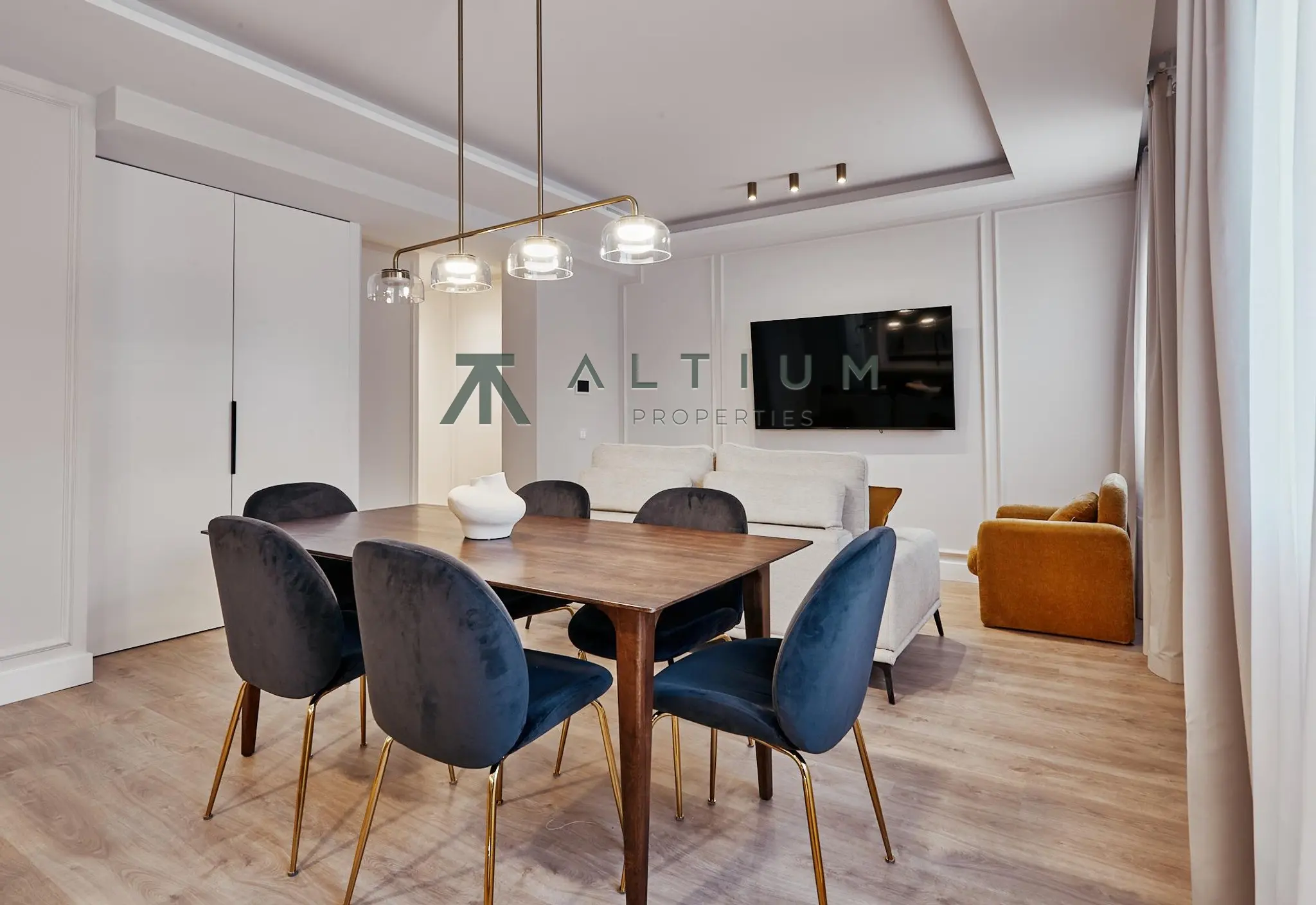 A serene contemporary fourth-floor home in Lista