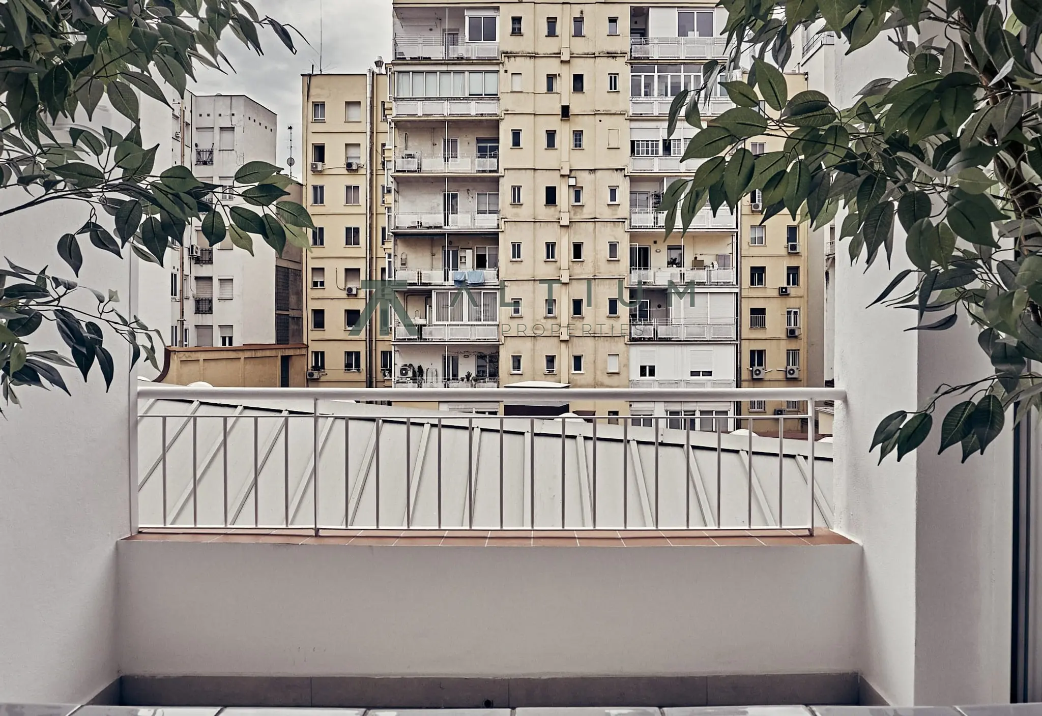 92 m² reformados con balcón en Lista