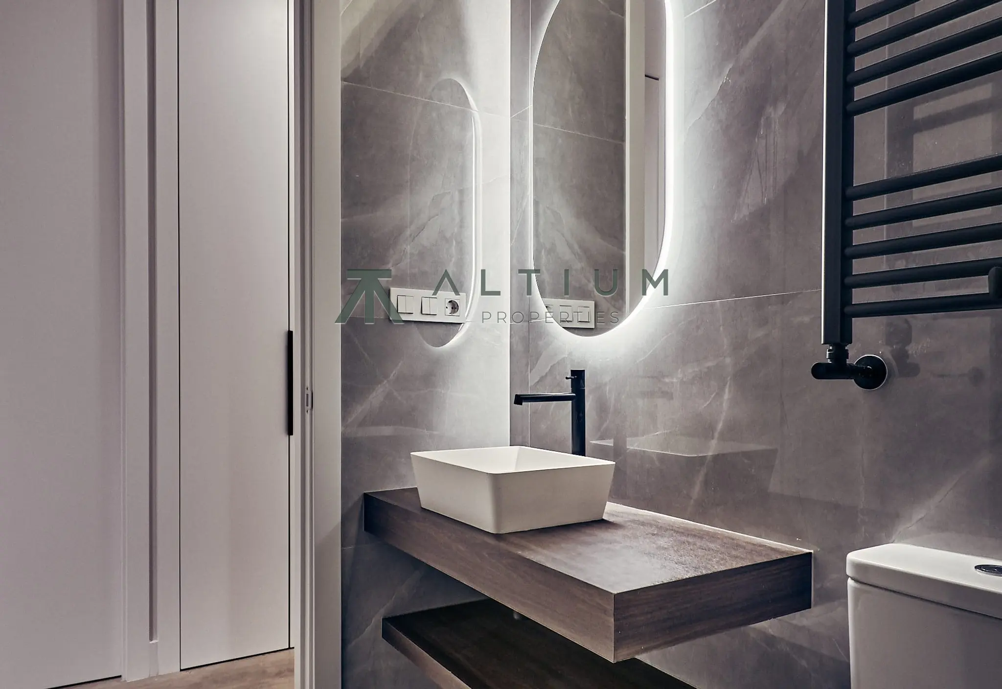 216 m², luz suroeste y cuatro dormitorios en Goya