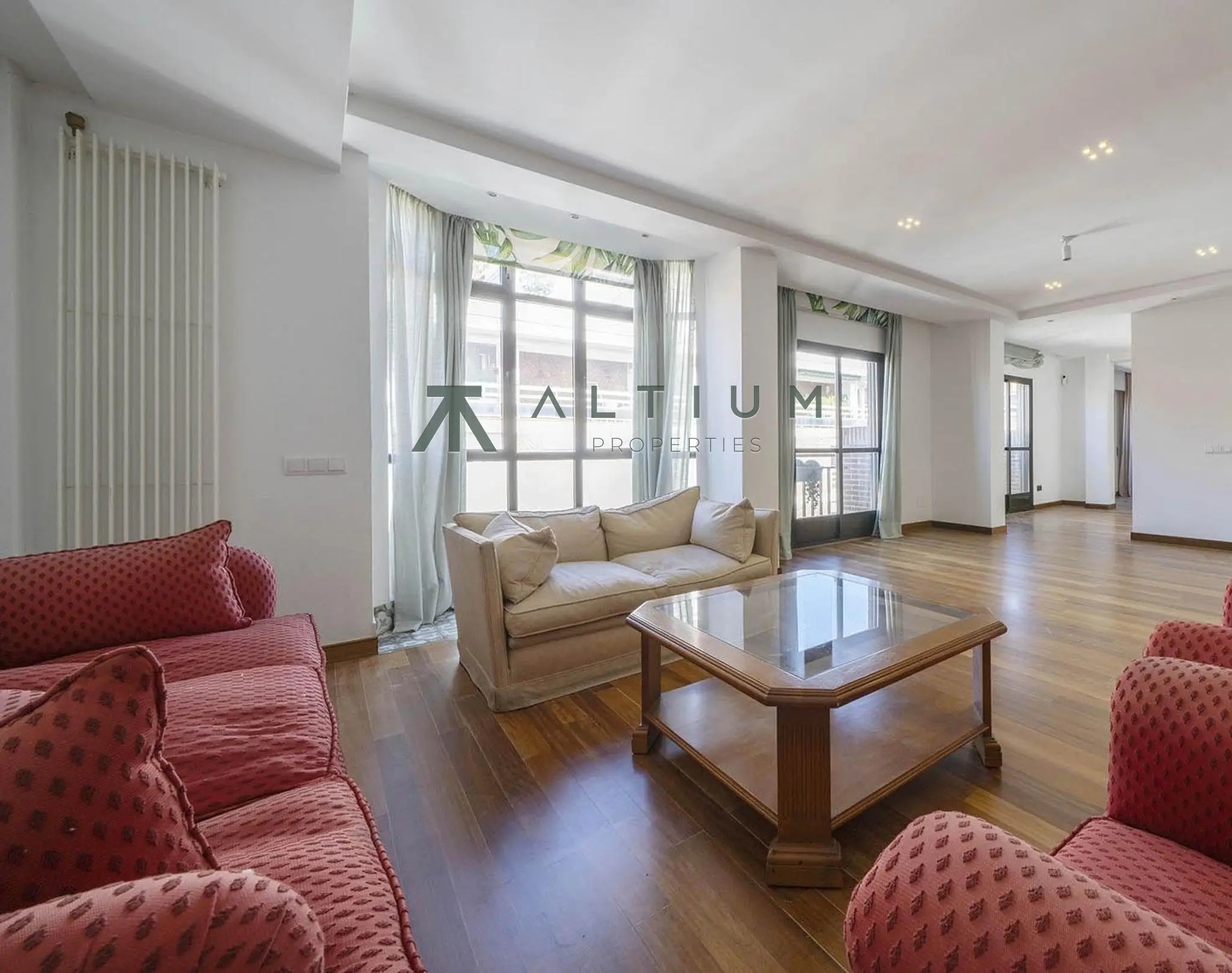 195 m², tres balcones y mucha luz en Goya