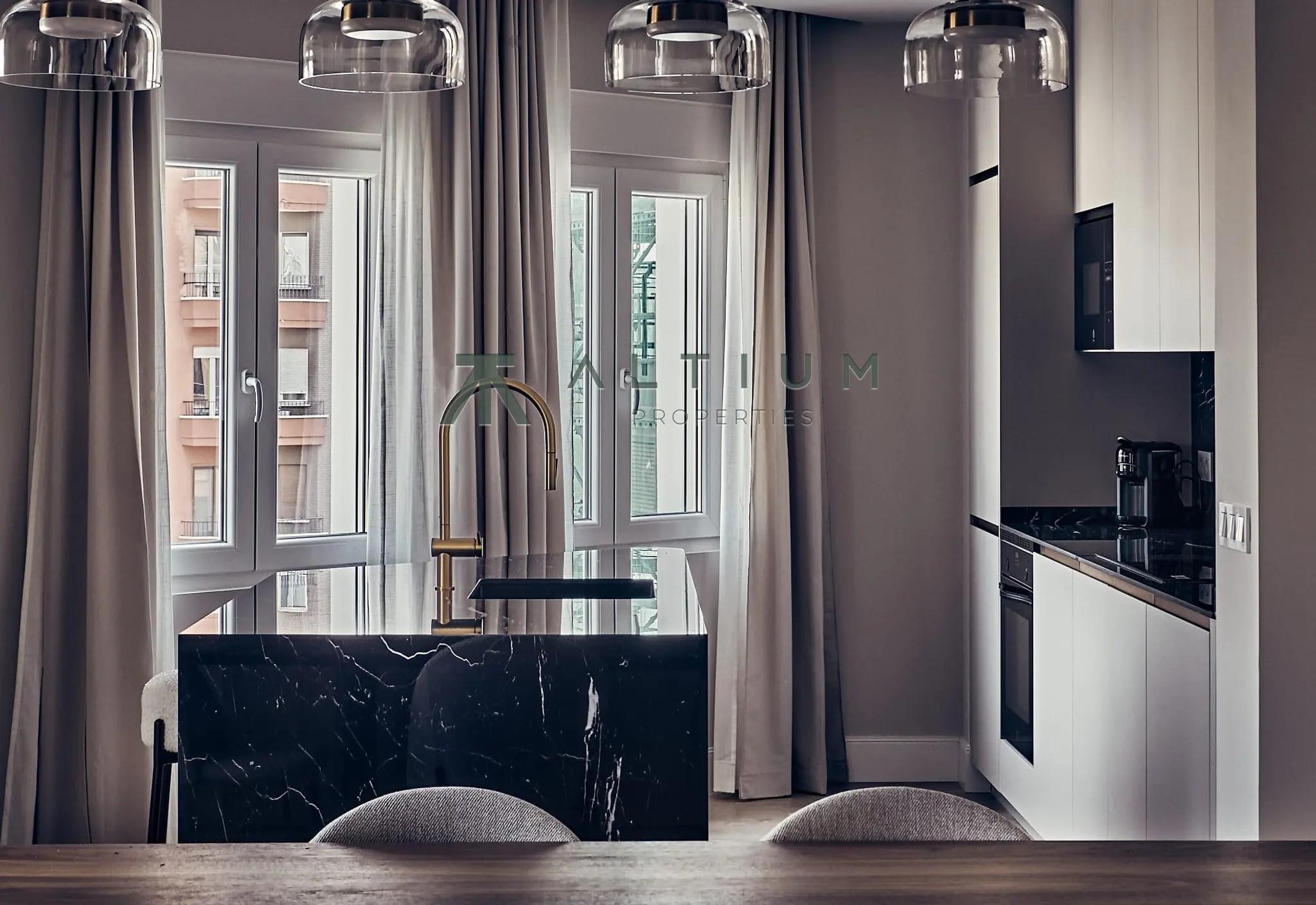 Una quinta planta exterior con tres dormitorios en Lista