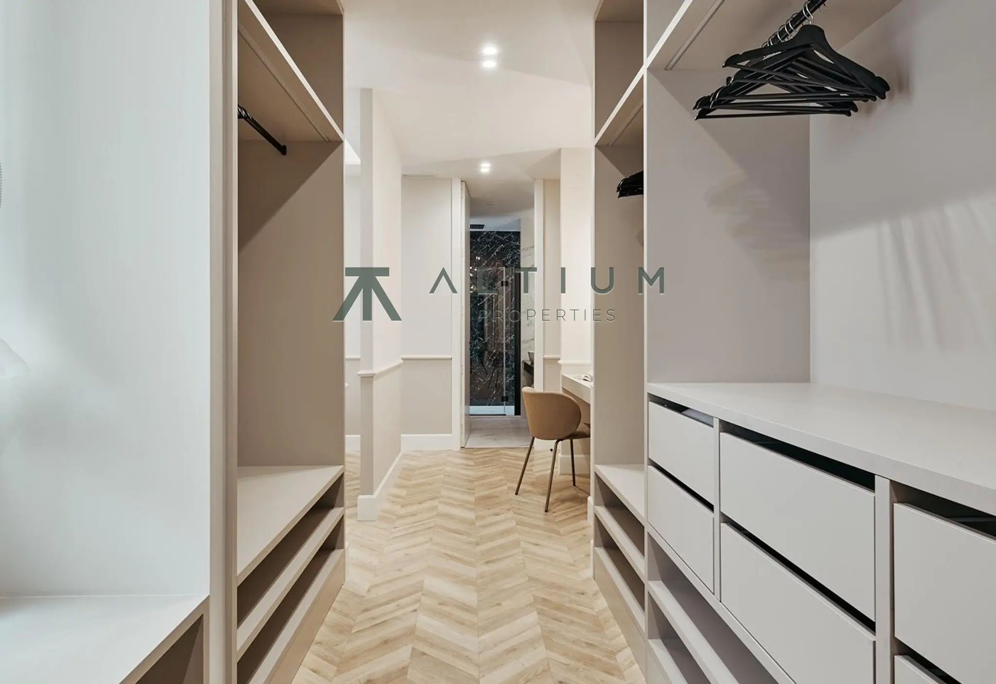 Interior en Lista — Amplitud interior y confort privado en Lista (27 de 30)