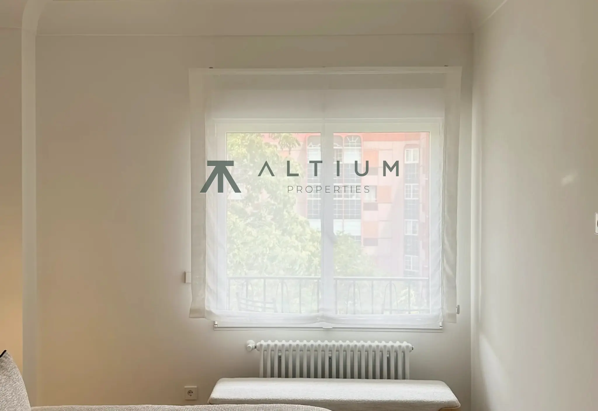 Una quinta planta exterior con vistas despejadas en Lista