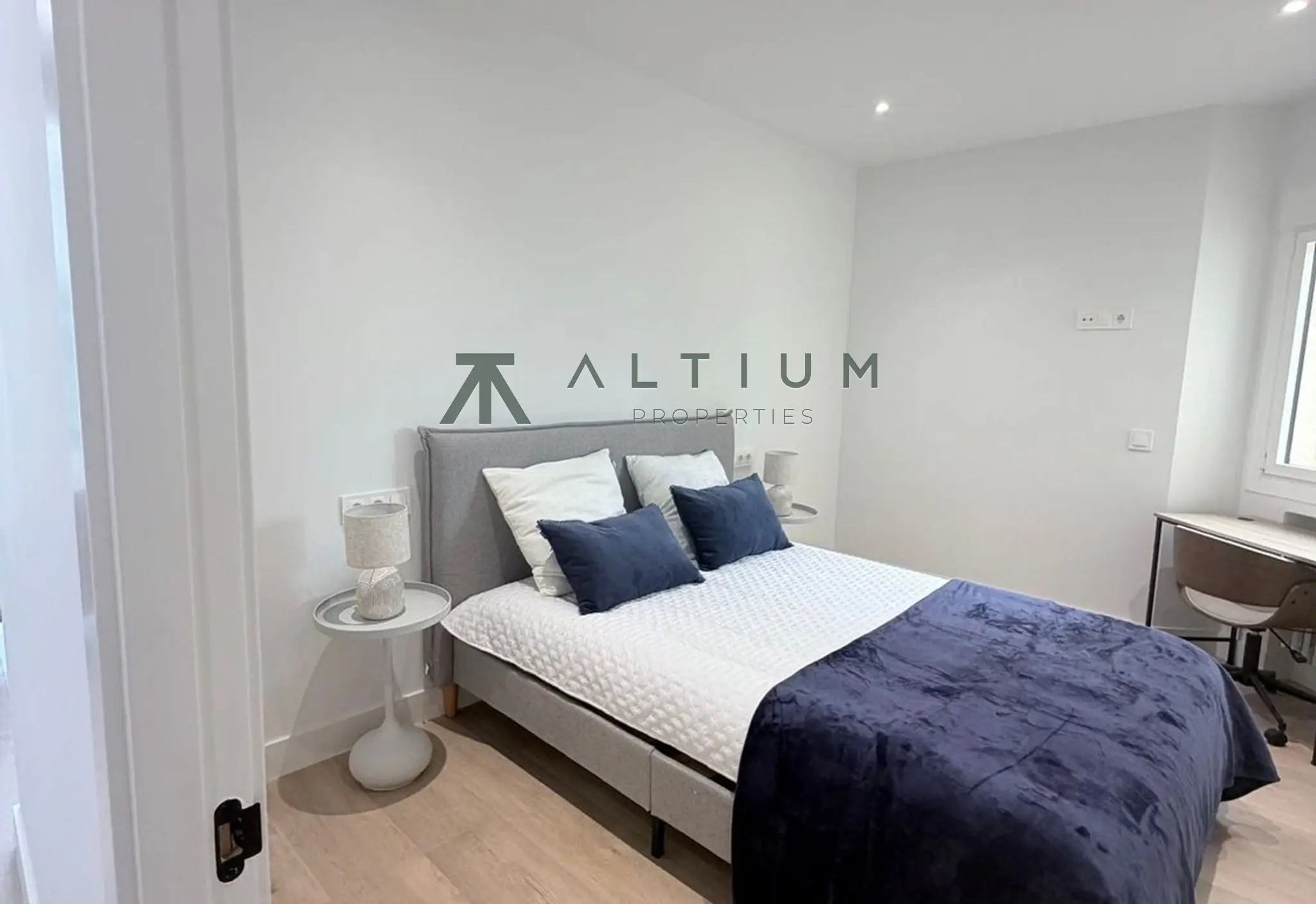 Interior en Trafalgar — Suites, luz y calma residencial en Trafalgar (14 de 19)