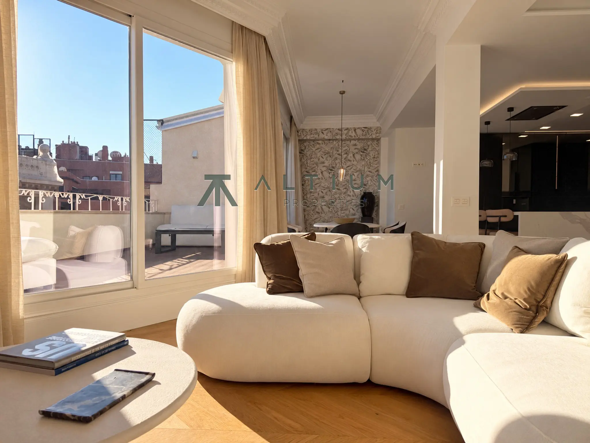 253 m² y terraza privada sobre Castellana