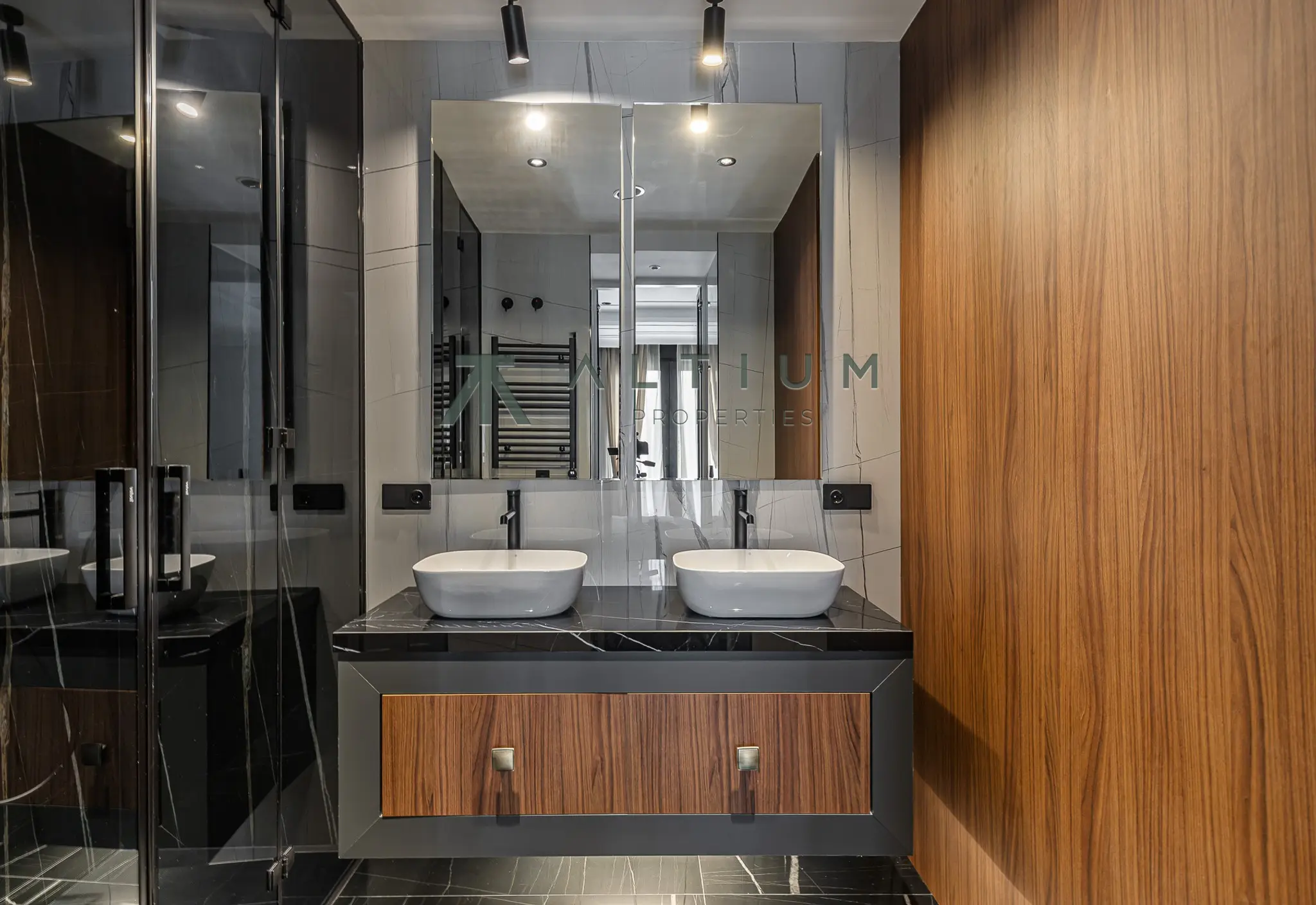 A 77 sqm living area within a grand Castellana residence