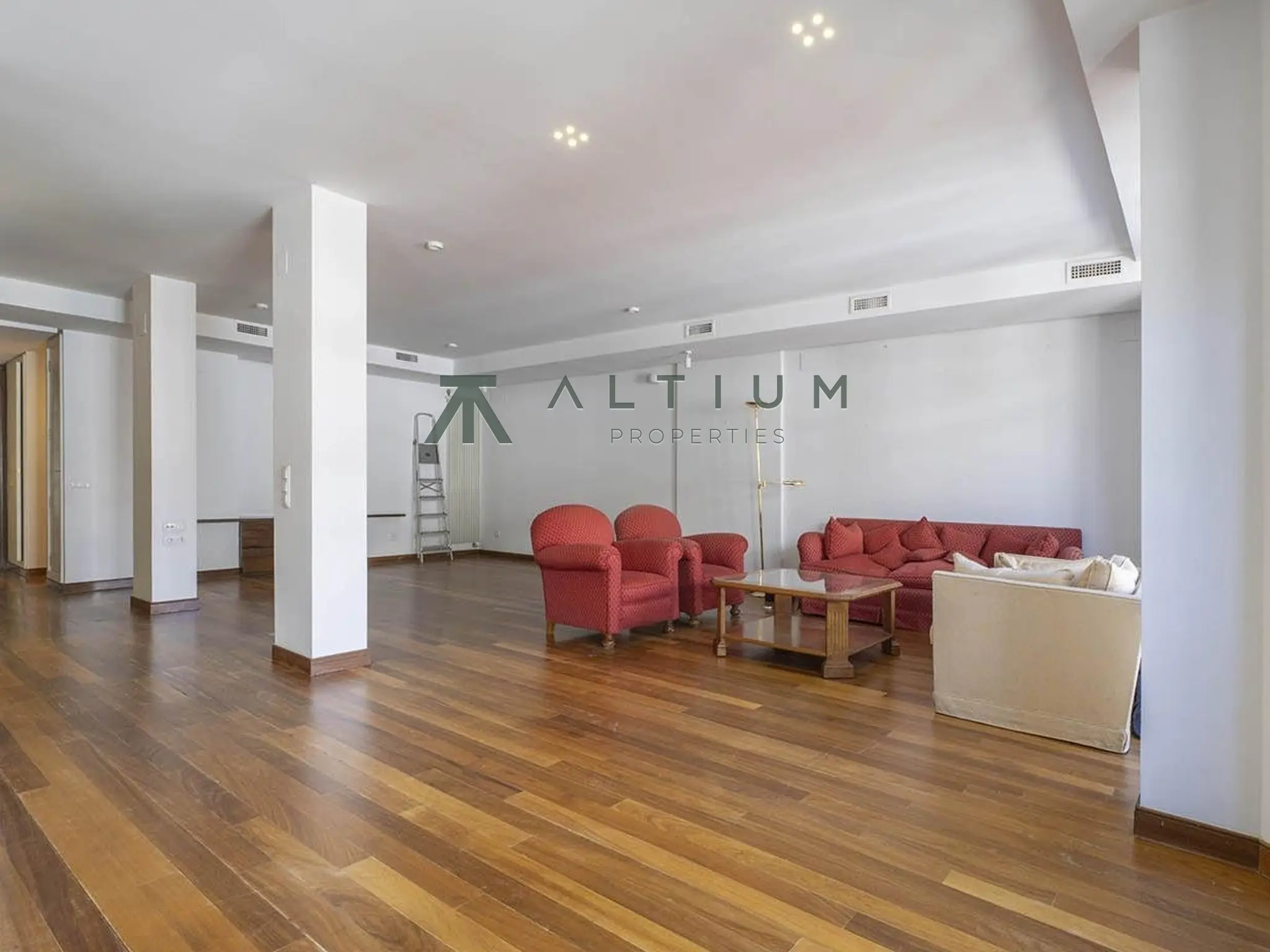 195 m², tres balcones y mucha luz en Goya