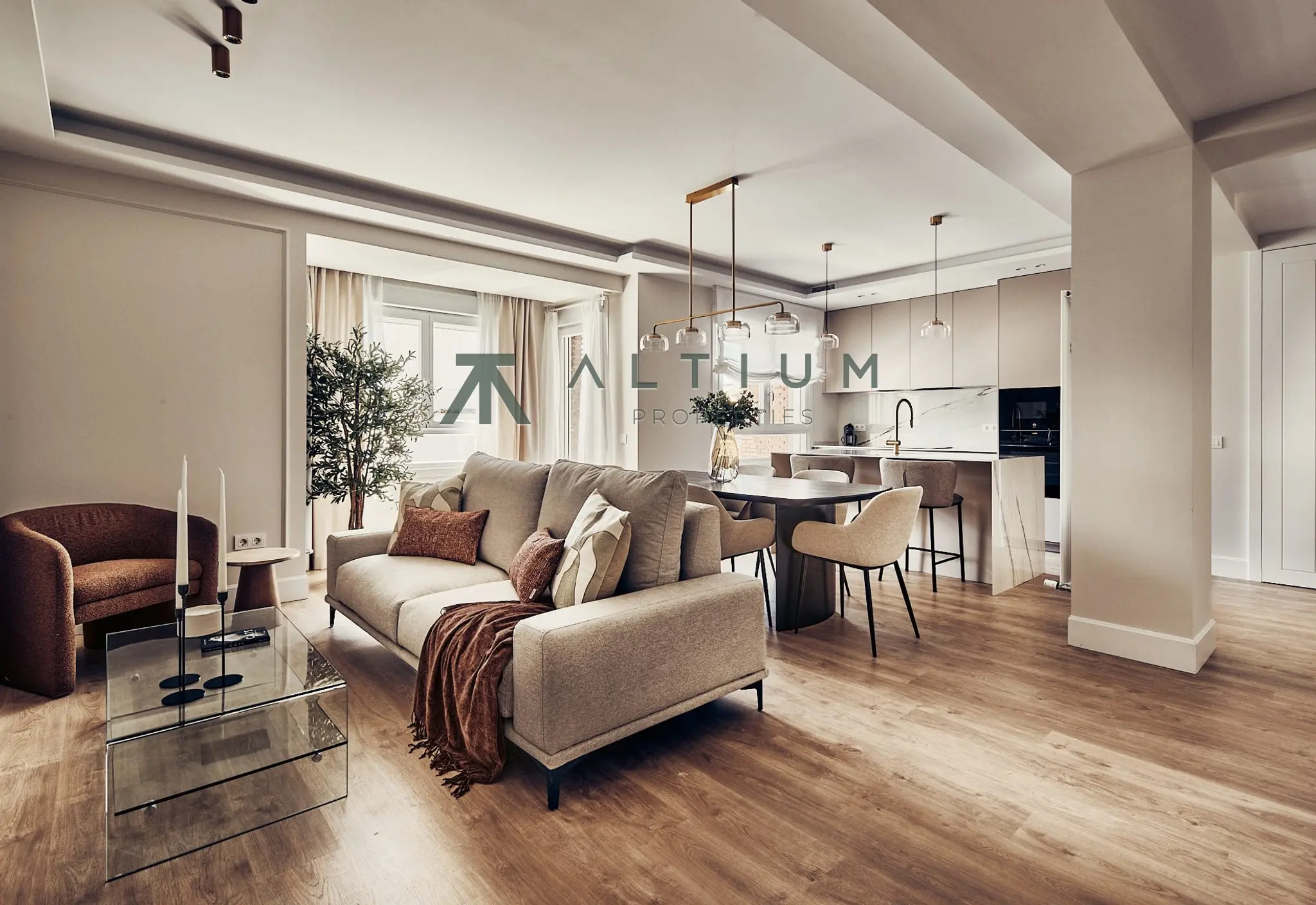 Piso de 3 dormitorios y 152 m2 en Barrio de Salamanca - Goya en venta — Terraza y luz en una sexta planta de Goya