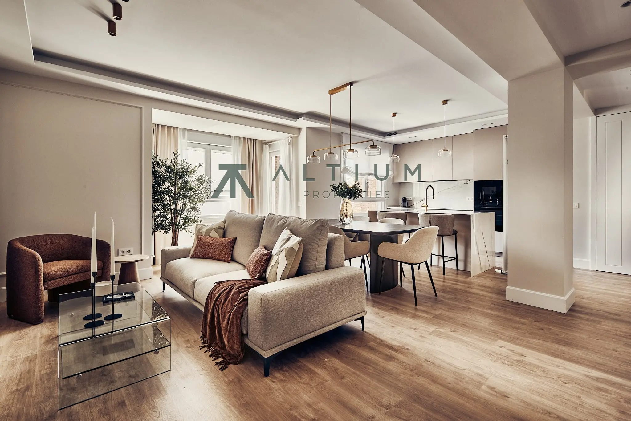 Piso de 3 dormitorios y 152 m2 en Barrio de Salamanca - Goya en venta — Terraza y luz en una sexta planta de Goya