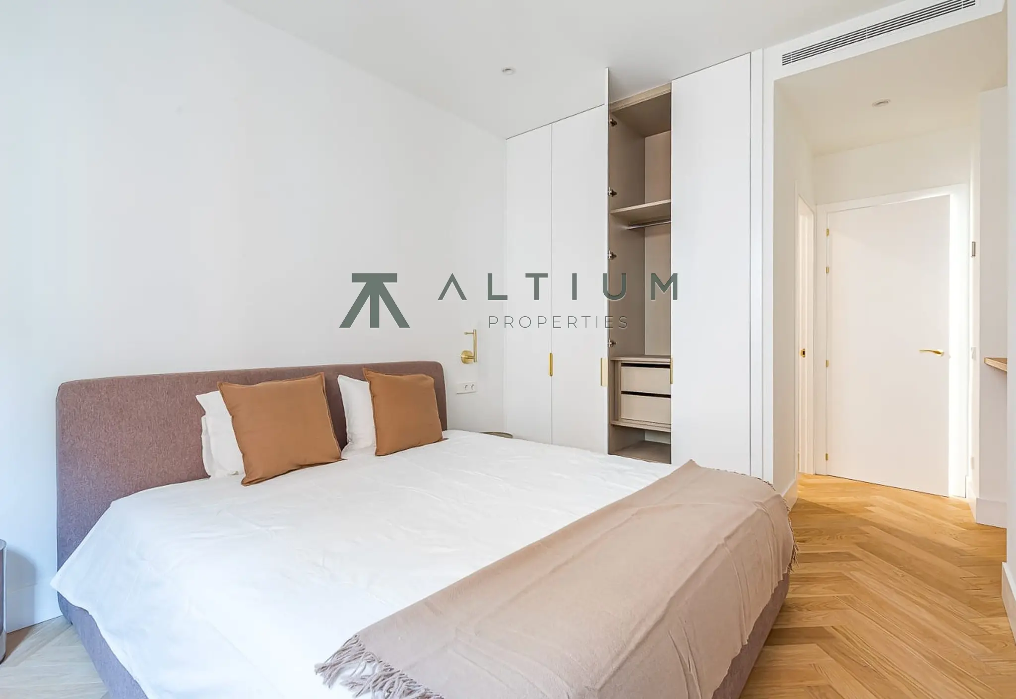 Interior en Malasaña — Amplitud y vida cultural en Universidad (35 de 49)
