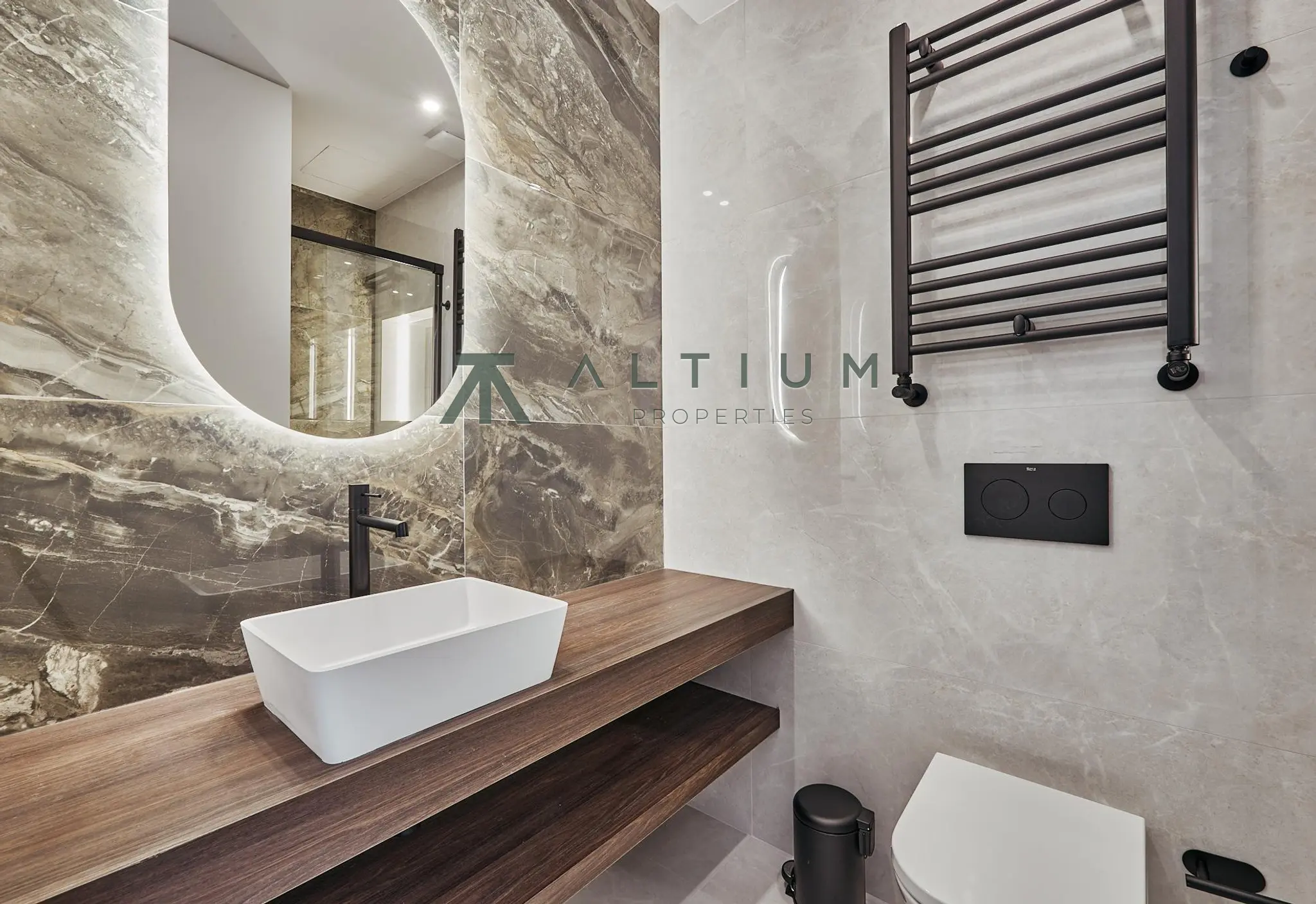 A serene contemporary fourth-floor home in Lista