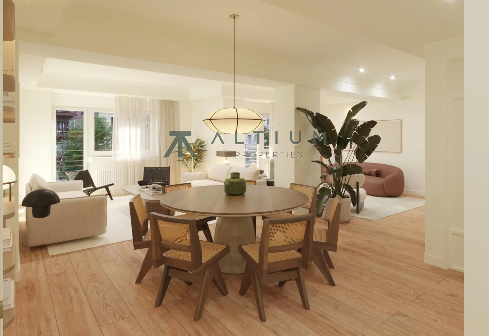 A terrace and grand proportions in the heart of the Golden Mile