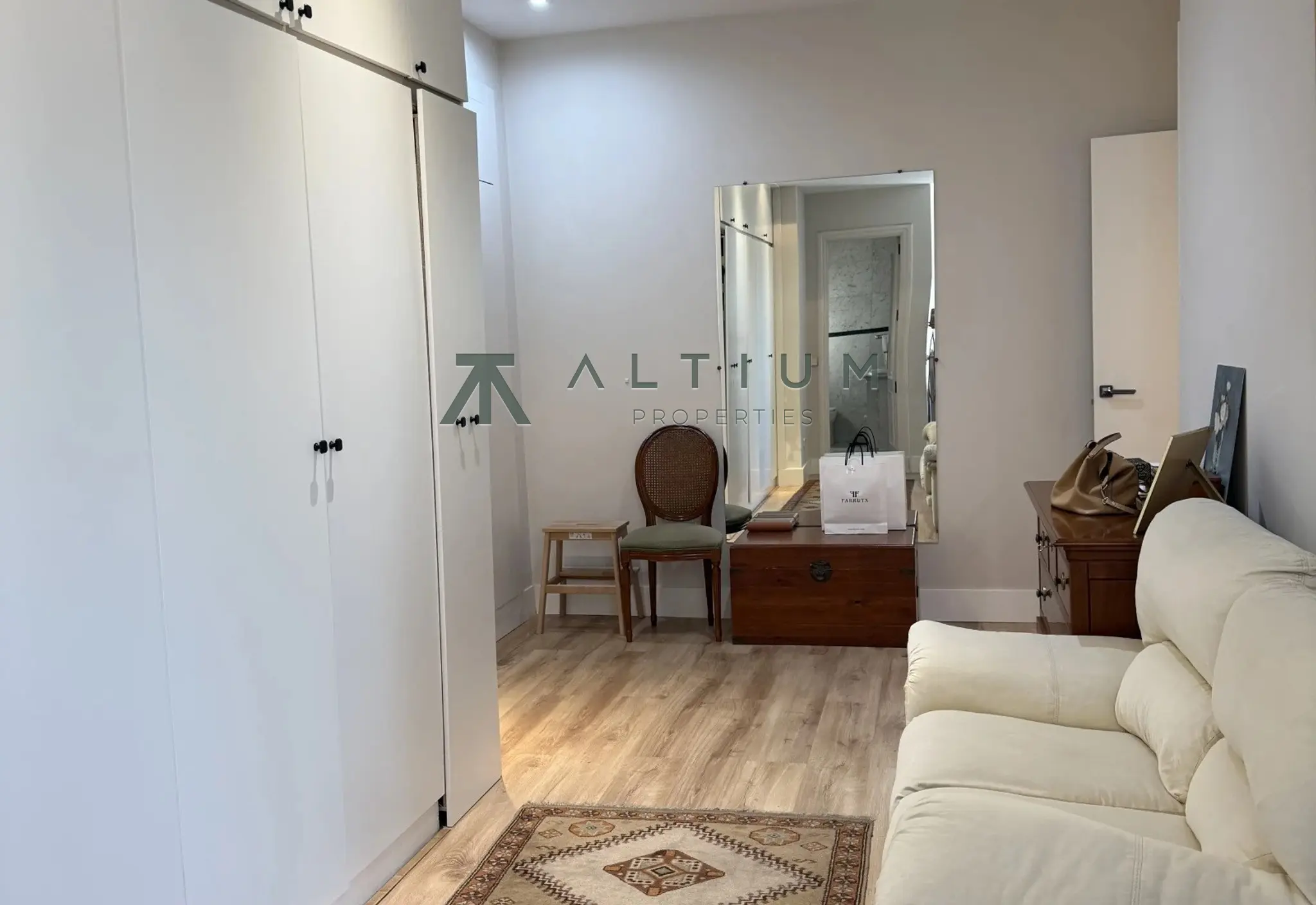 Cuatro balcones y 302 m² sobre los tejados de Chamberí