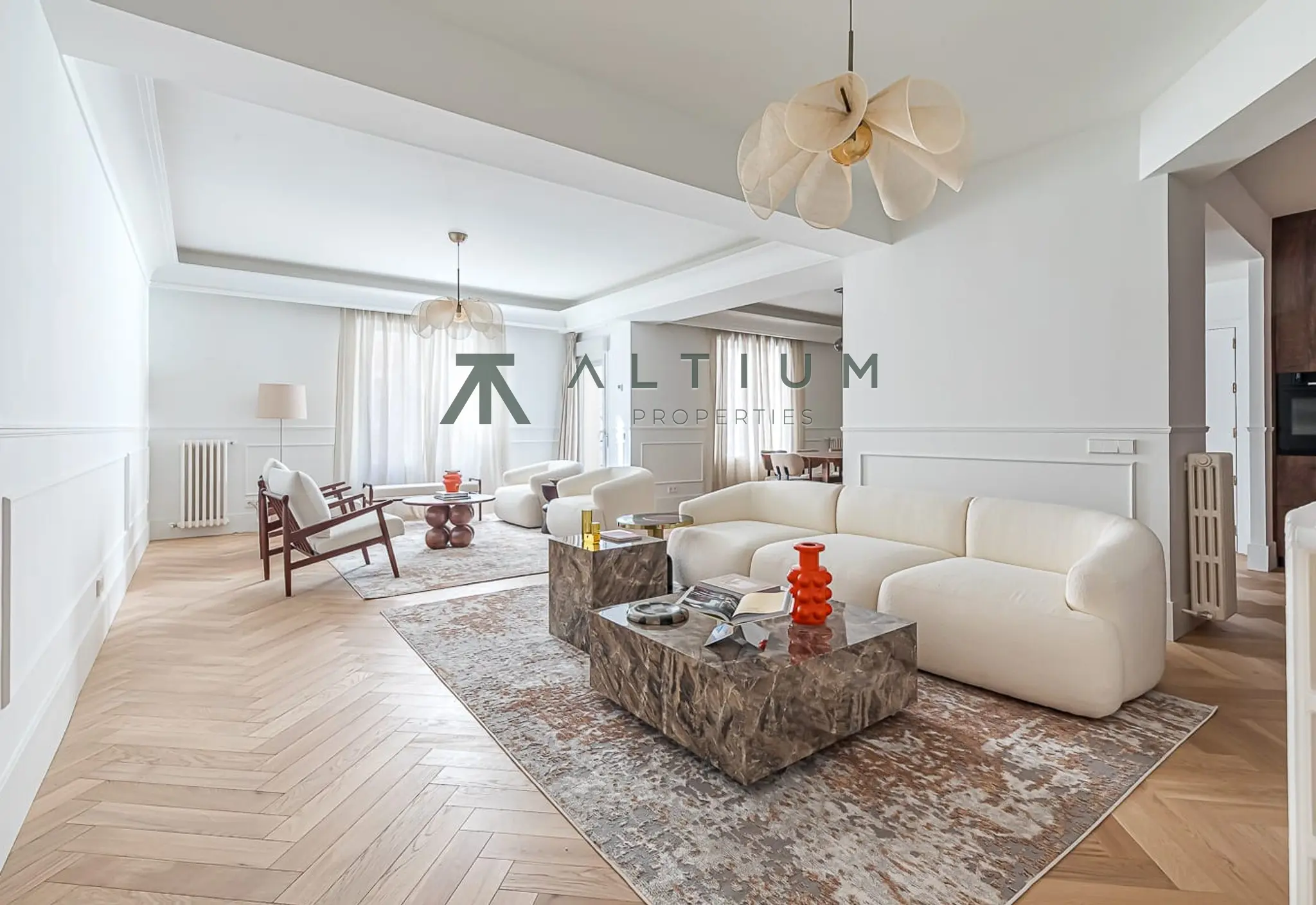 Piso de 4 dormitorios y 287 m2 en Barrio de Salamanca - Castellana en venta — Gran escala y luz sur en Castellana