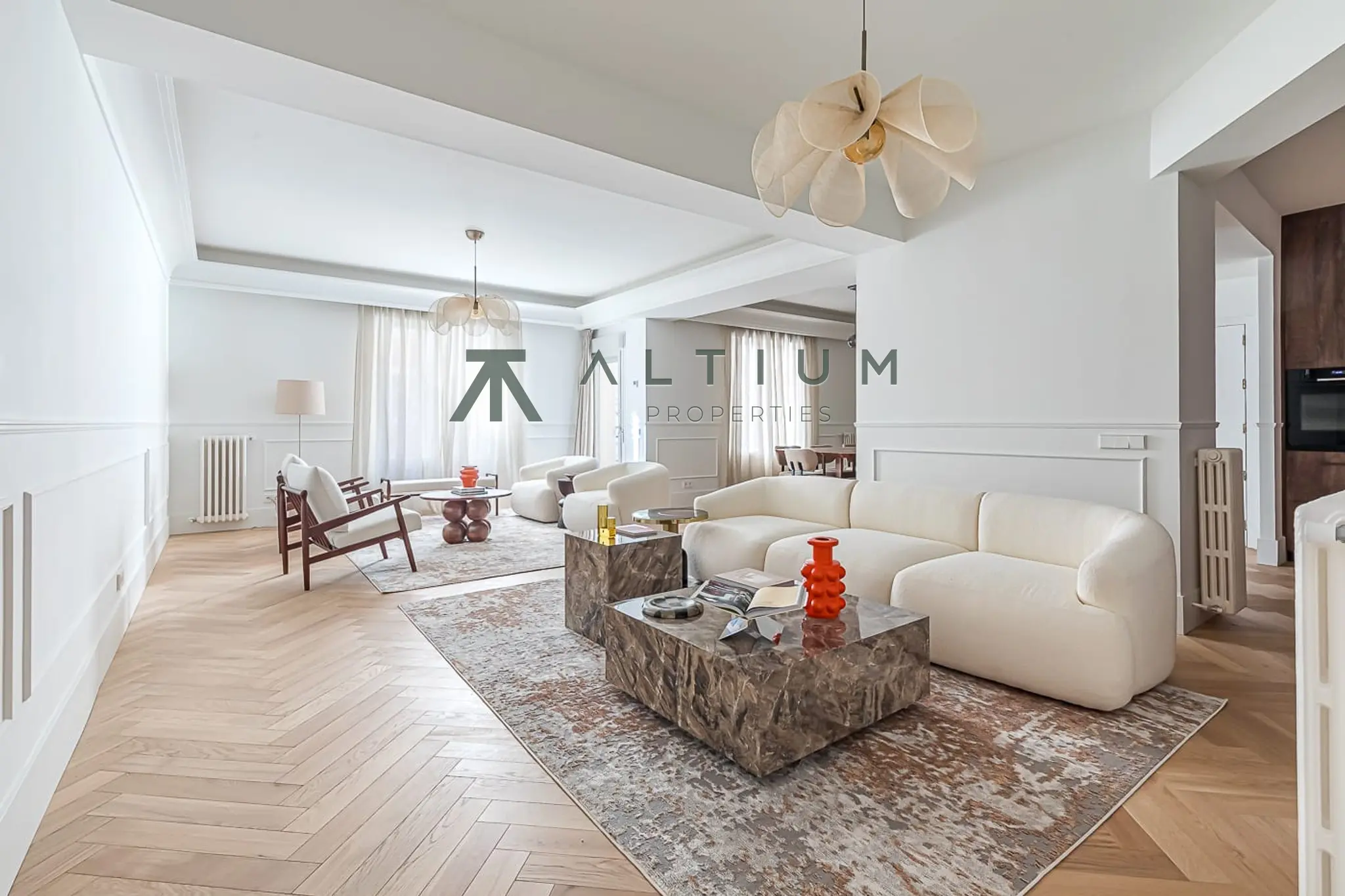 Piso de 4 dormitorios y 287 m2 en Barrio de Salamanca - Castellana en venta — Gran escala y luz sur en Castellana