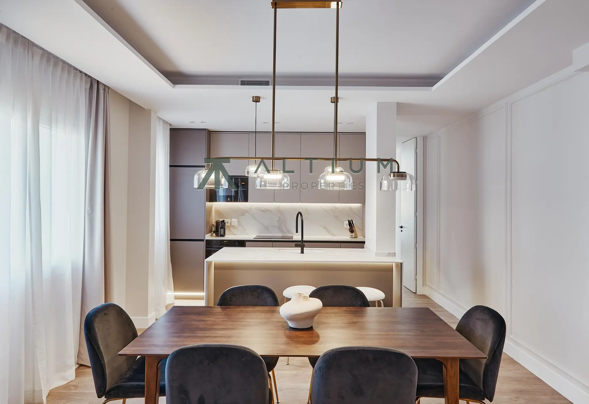 A serene contemporary fourth-floor home in Lista