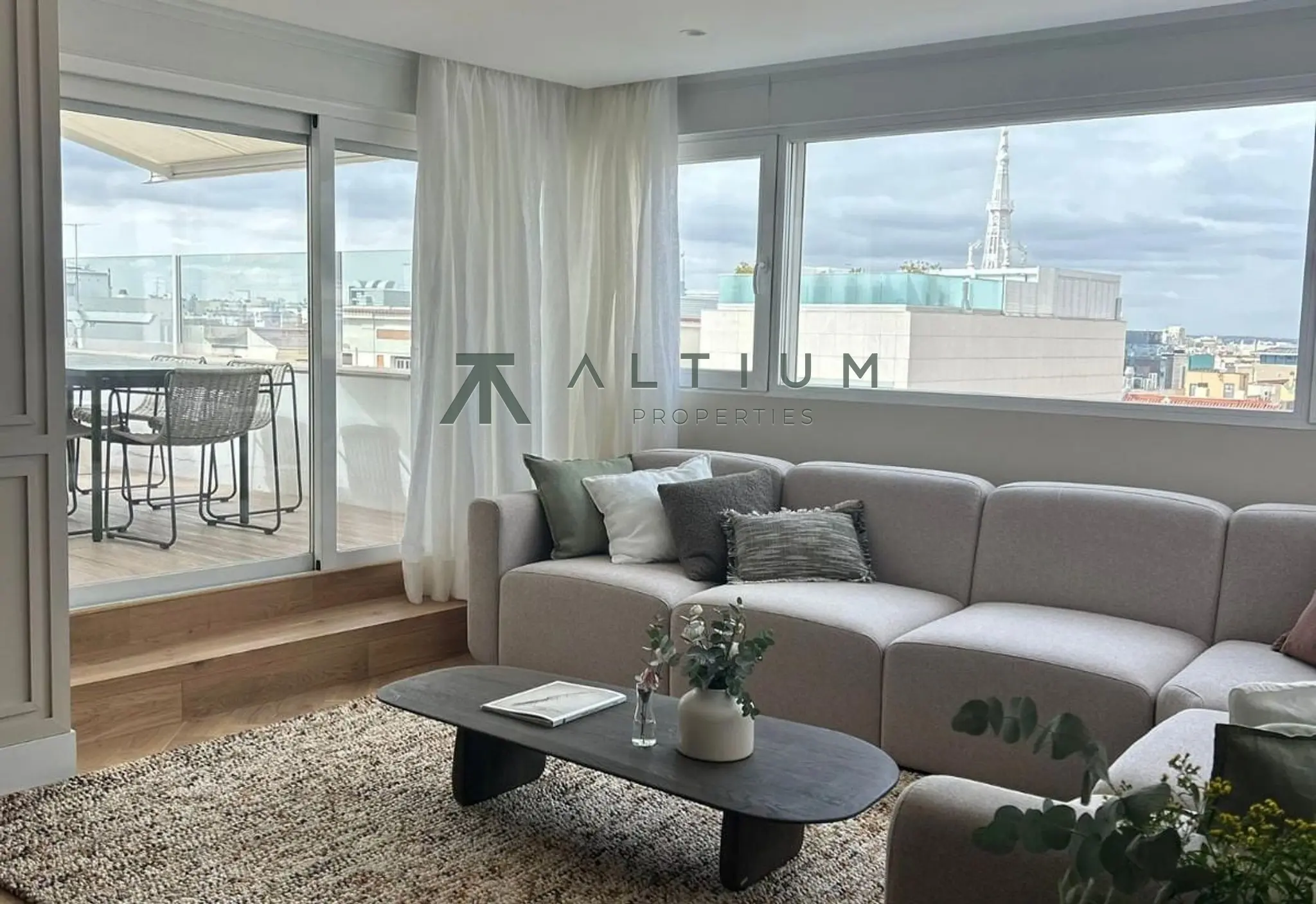 Atico de 3 dormitorios y 185 m2 en Barrio de Salamanca - Goya en venta — Ático con altura, luz de tarde y diseño en Goya