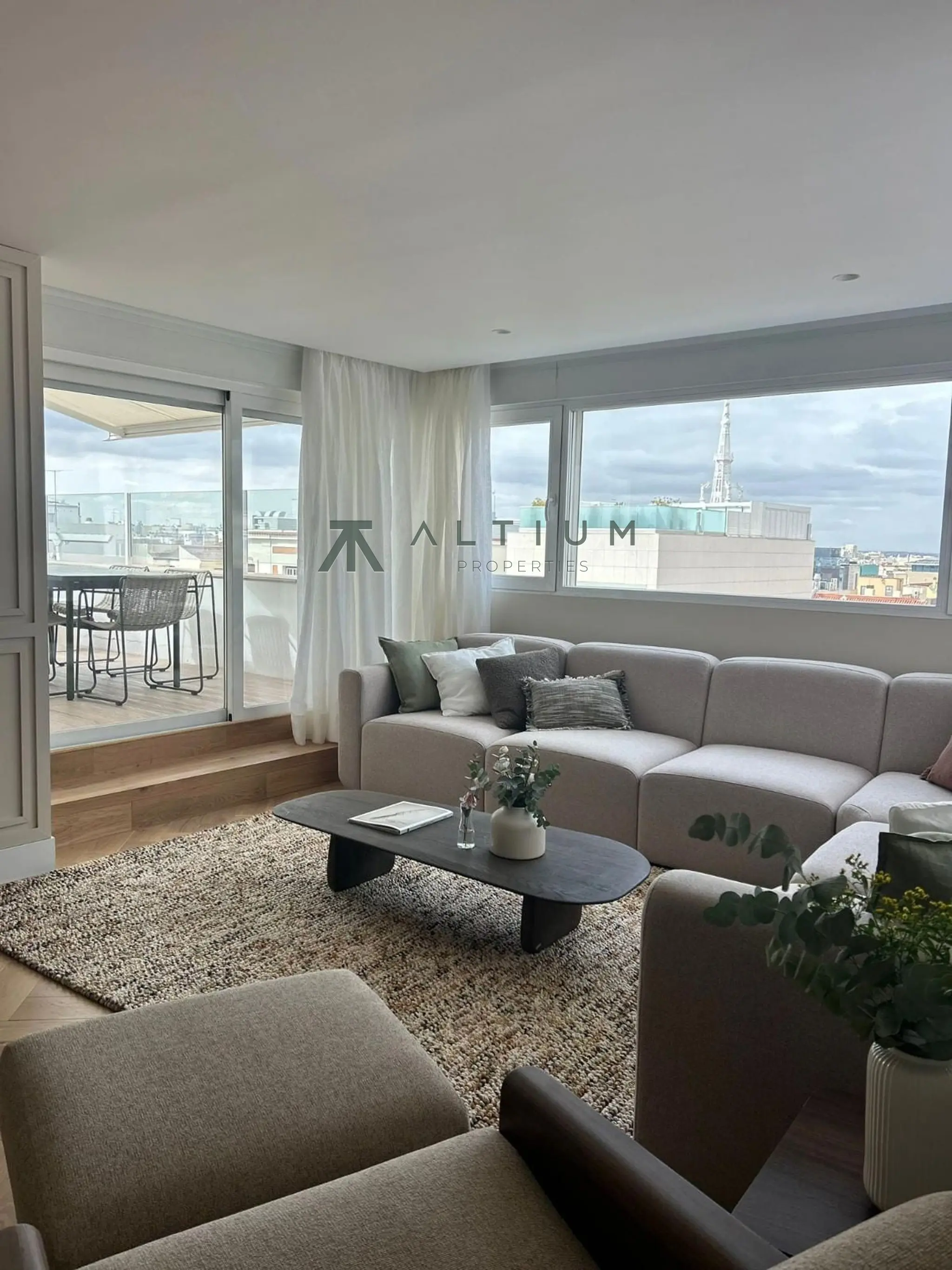 Atico de 3 dormitorios y 185 m2 en Barrio de Salamanca - Goya en venta — Ático con altura, luz de tarde y diseño en Goya