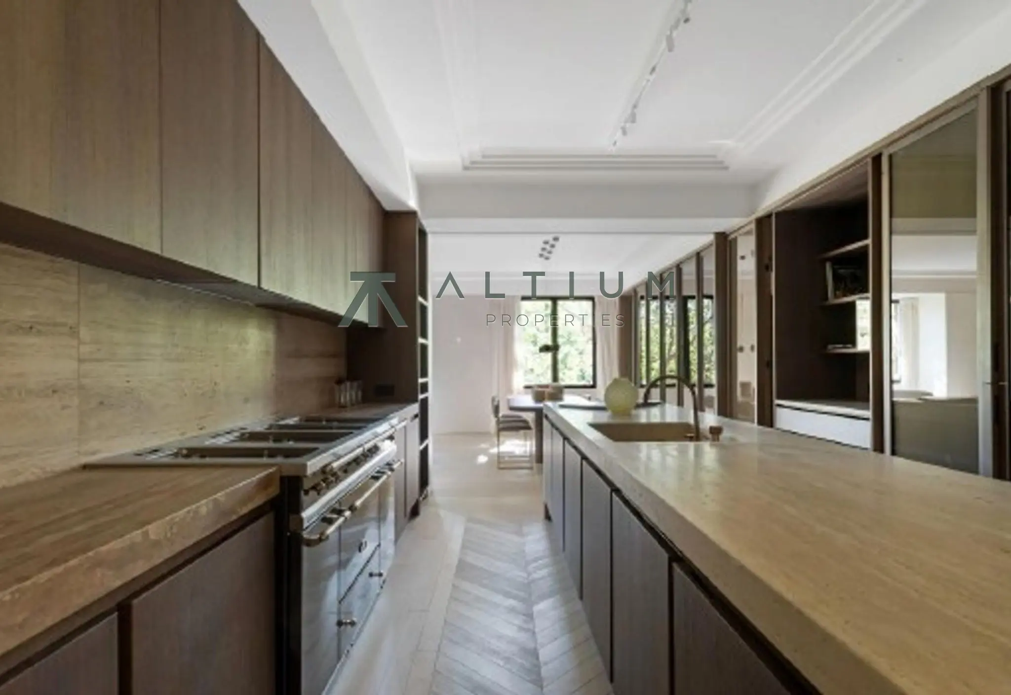 Interior en Jerónimos — Residencia de 381 m² junto al Retiro con escala señorial (8 de 11)