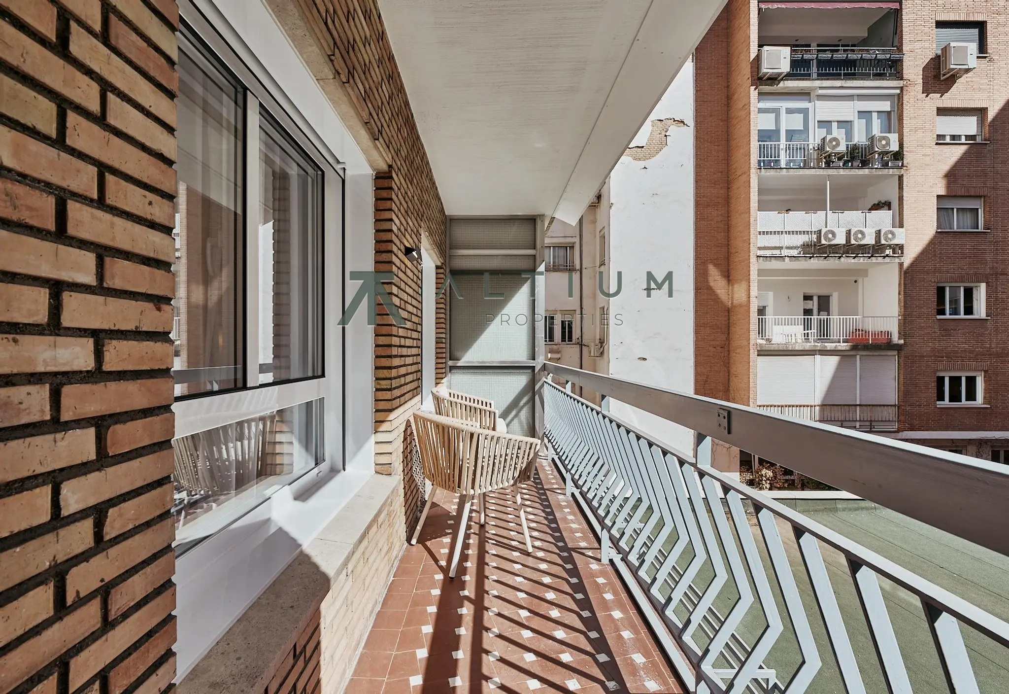 Garaje, trastero y una casa que funciona