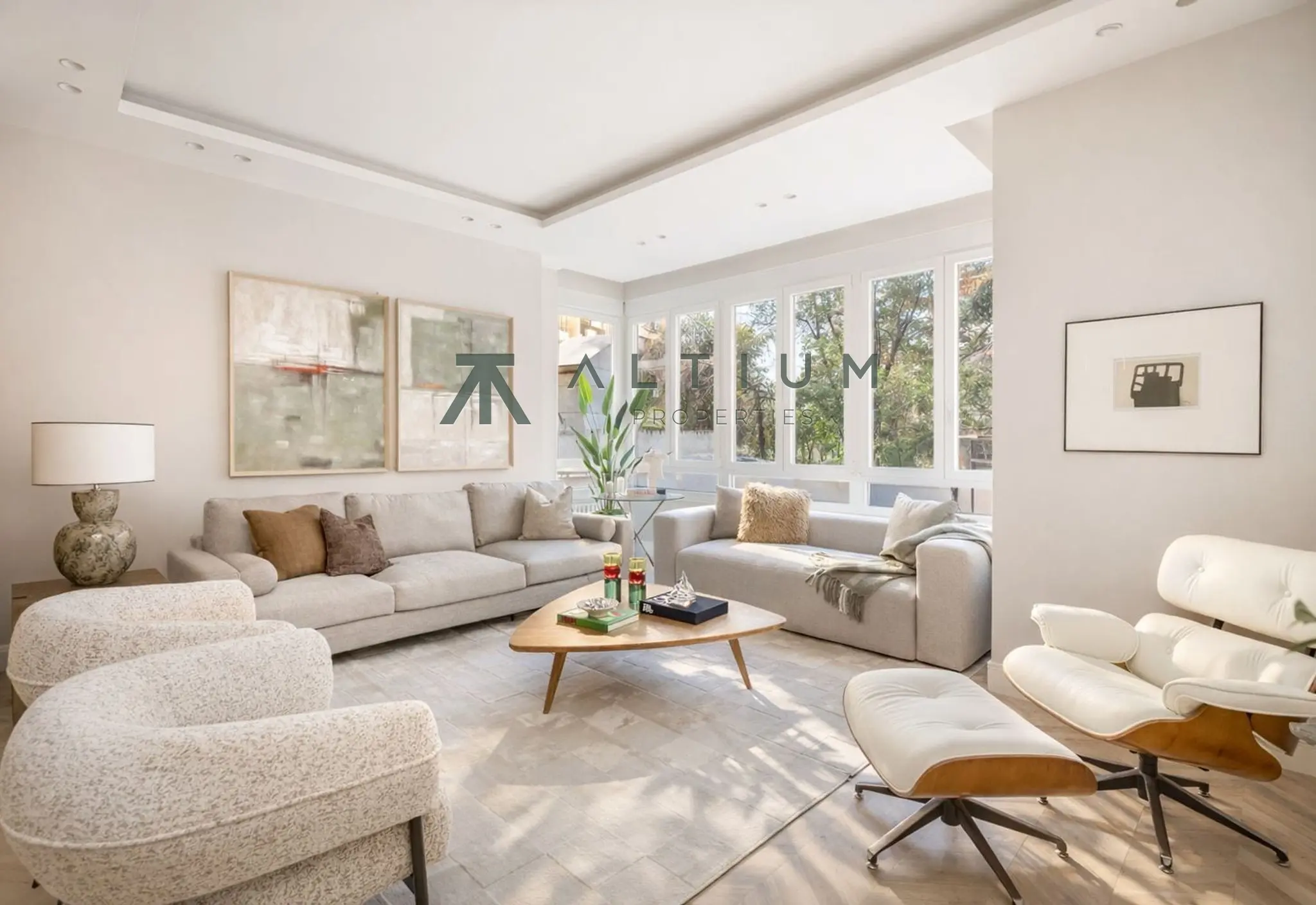 Piso de 3 dormitorios y 193 m2 en Chamberí - Almagro en venta — Garaje, privacidad y calma residencial en Almagro