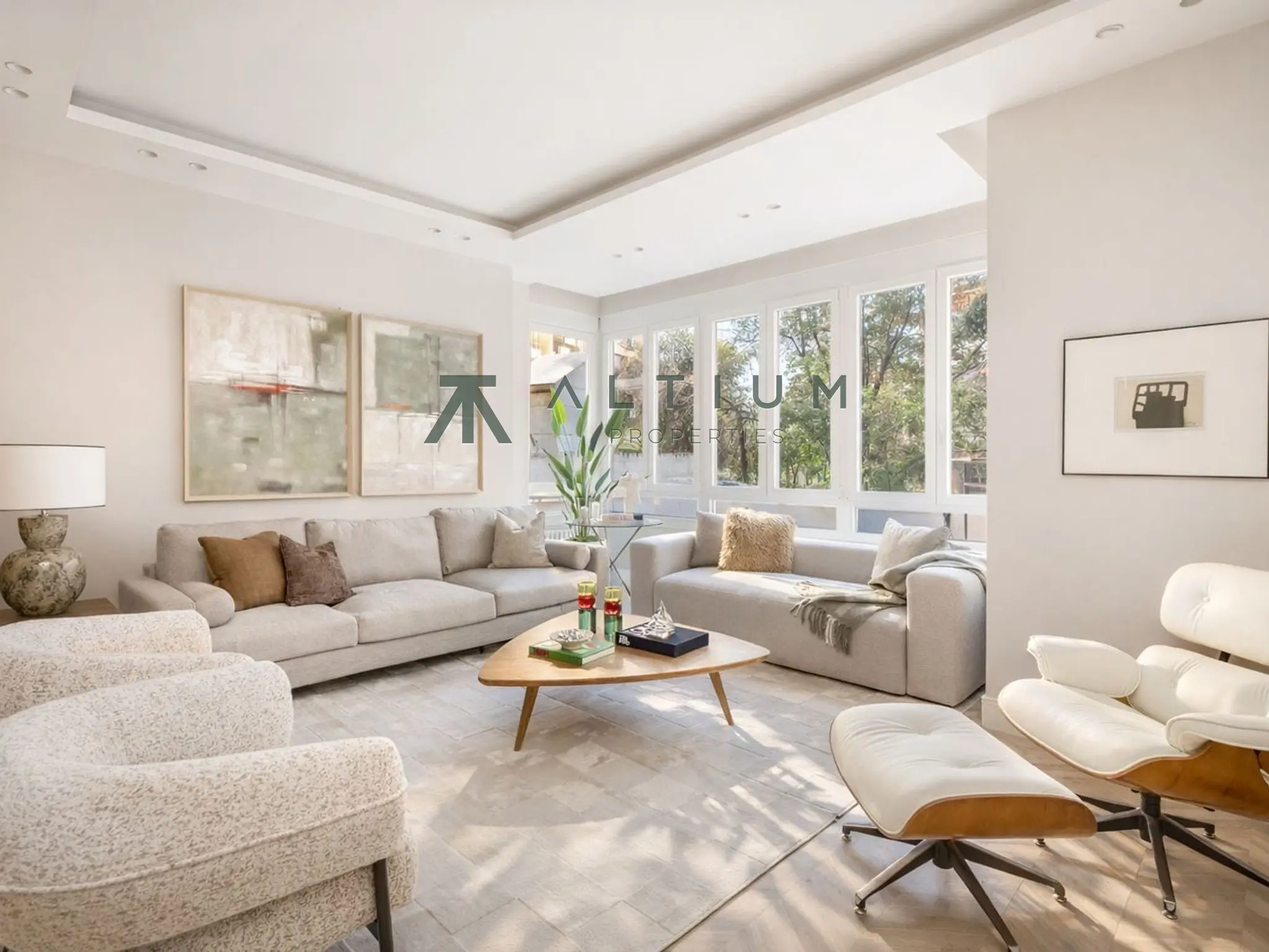 Piso de 3 dormitorios y 193 m2 en Chamberí - Almagro en venta — Garaje, privacidad y calma residencial en Almagro