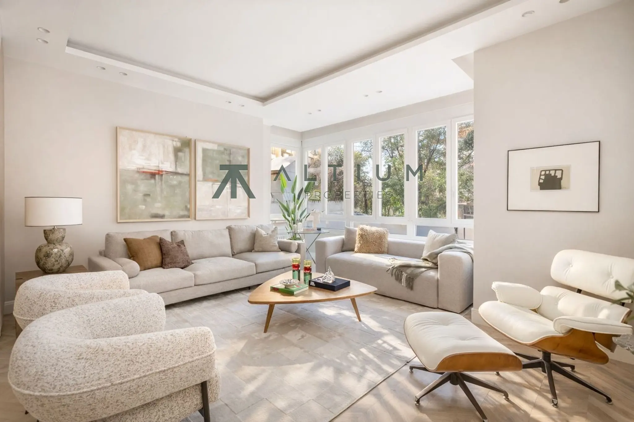 Piso de 3 dormitorios y 193 m2 en Chamberí - Almagro en venta — Garaje, privacidad y calma residencial en Almagro