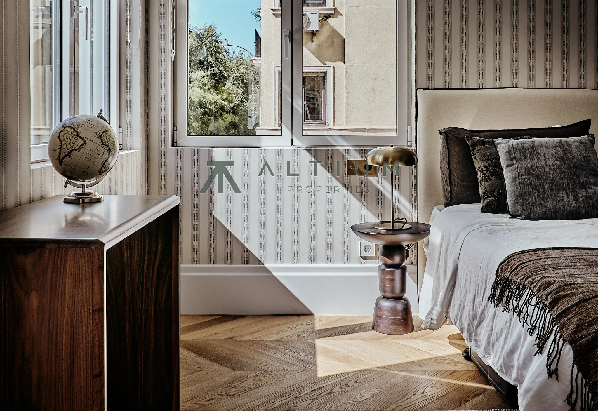 A fireplace, bay window and four bedrooms in Salamanca
