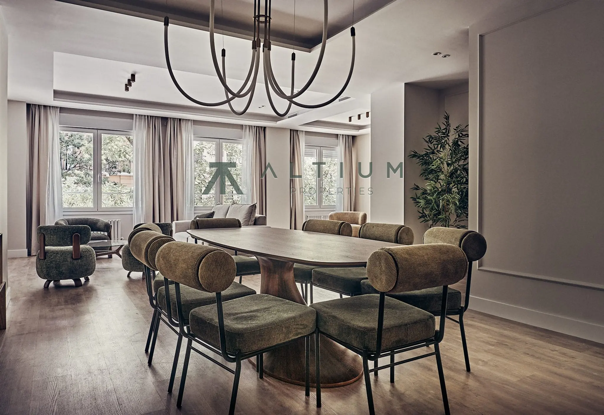 216 m², luz suroeste y cuatro dormitorios en Goya