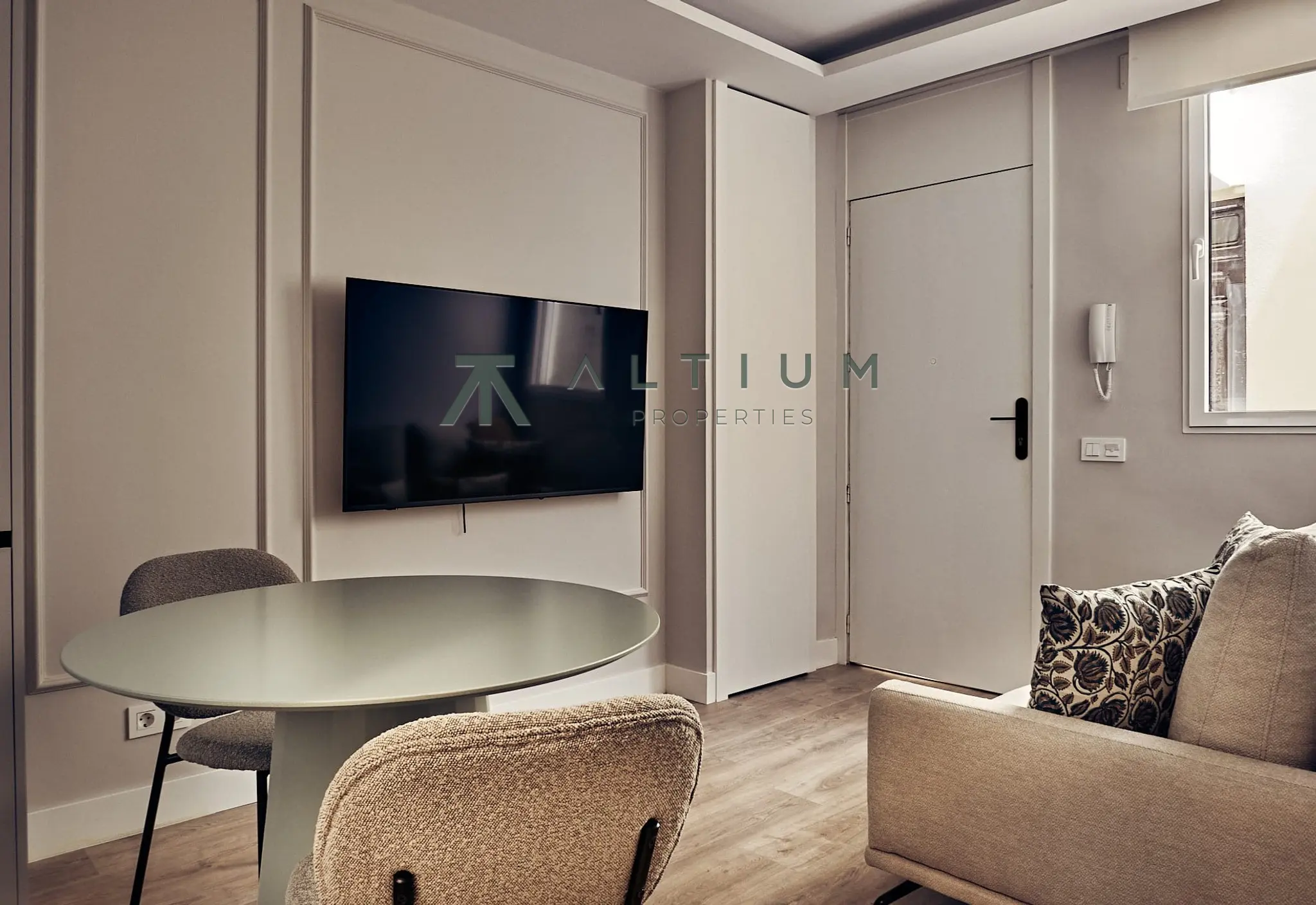 35 m² convertidos en una casa de dos dormitorios