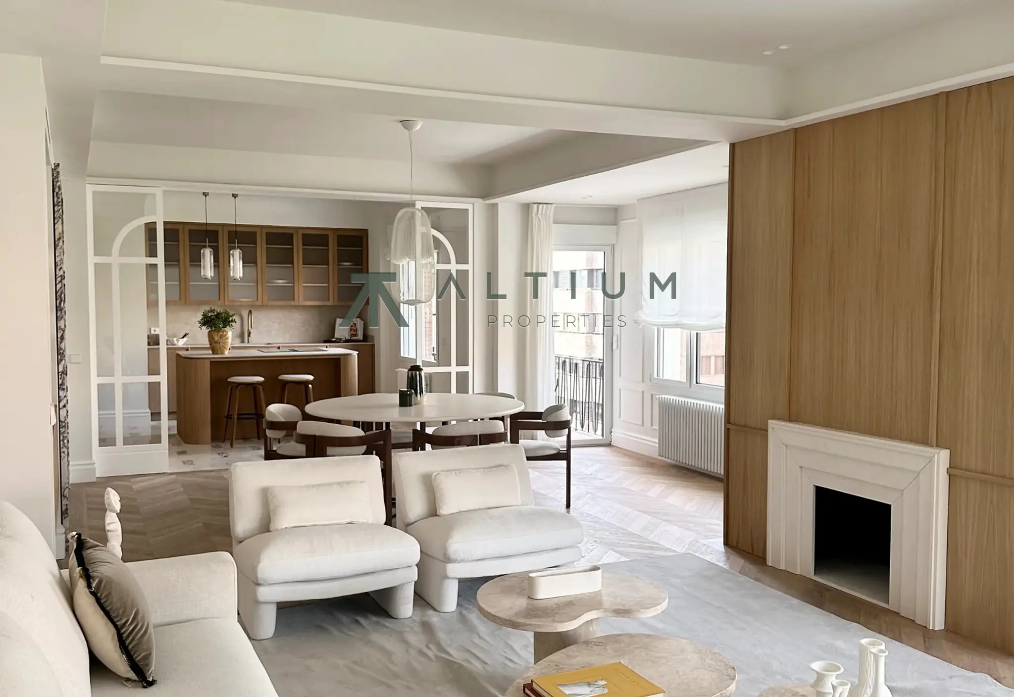 Una quinta planta exterior con vistas despejadas en Lista