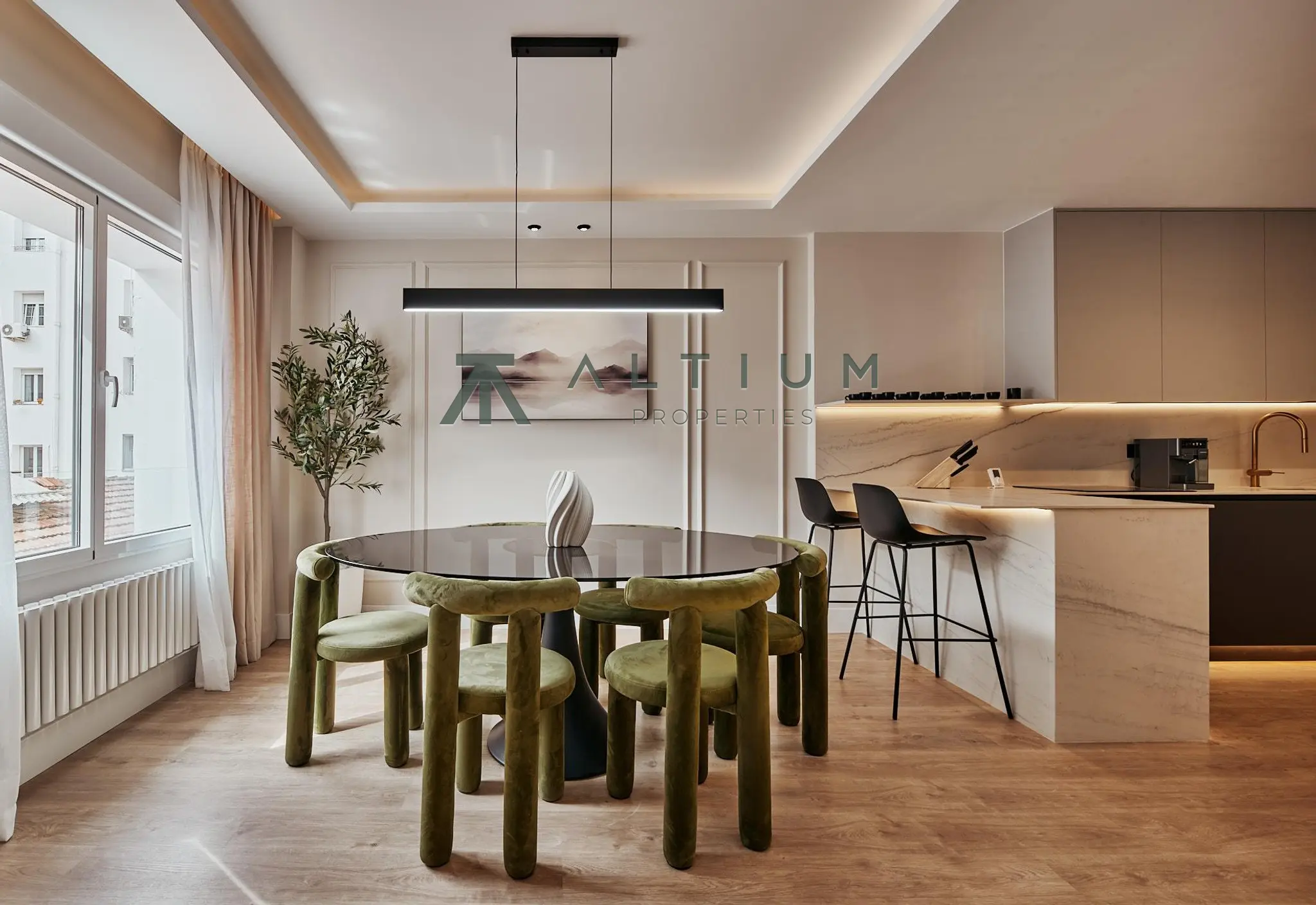 Tres suites en una casa pensada hacia dentro