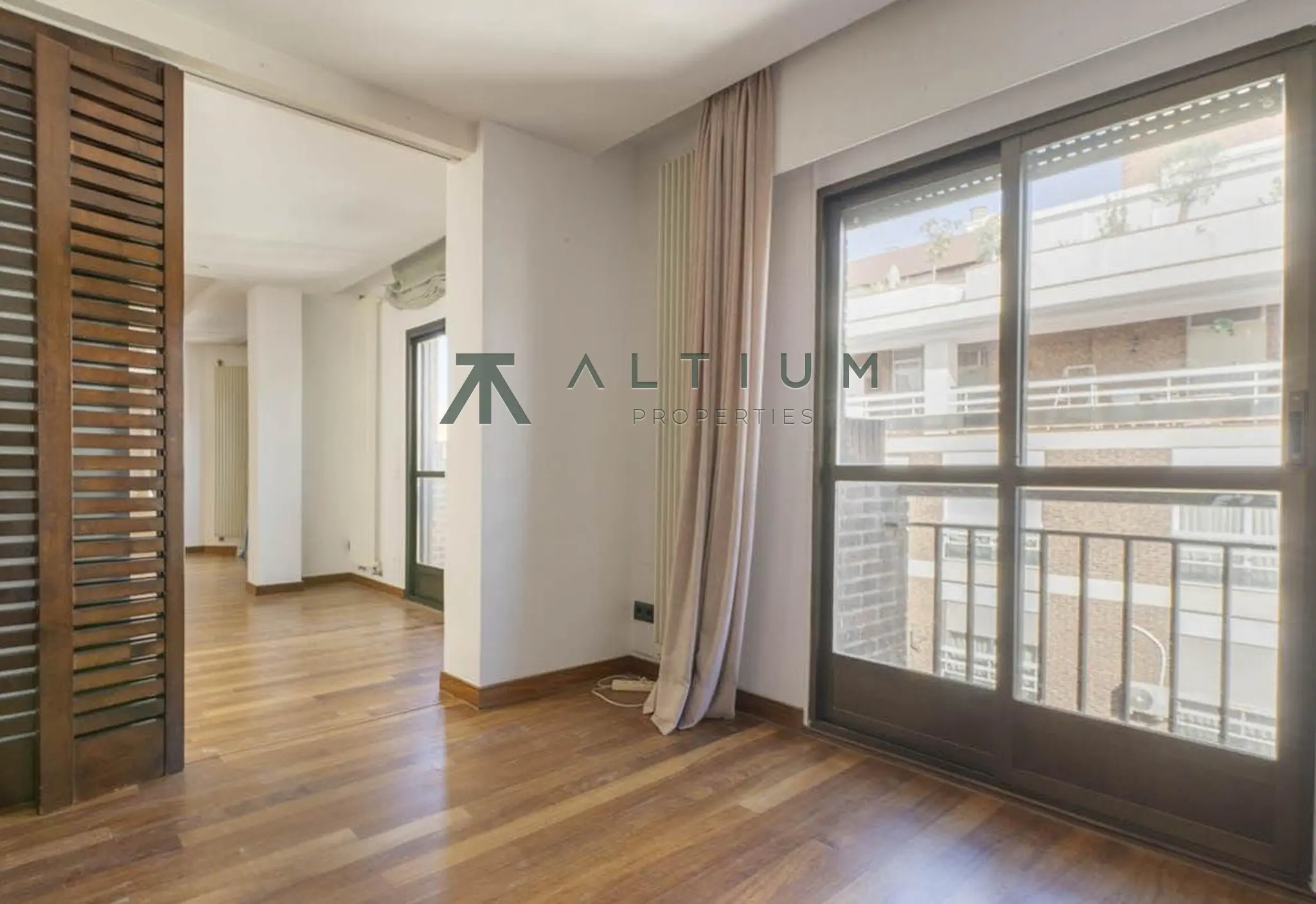 195 m², tres balcones y mucha luz en Goya