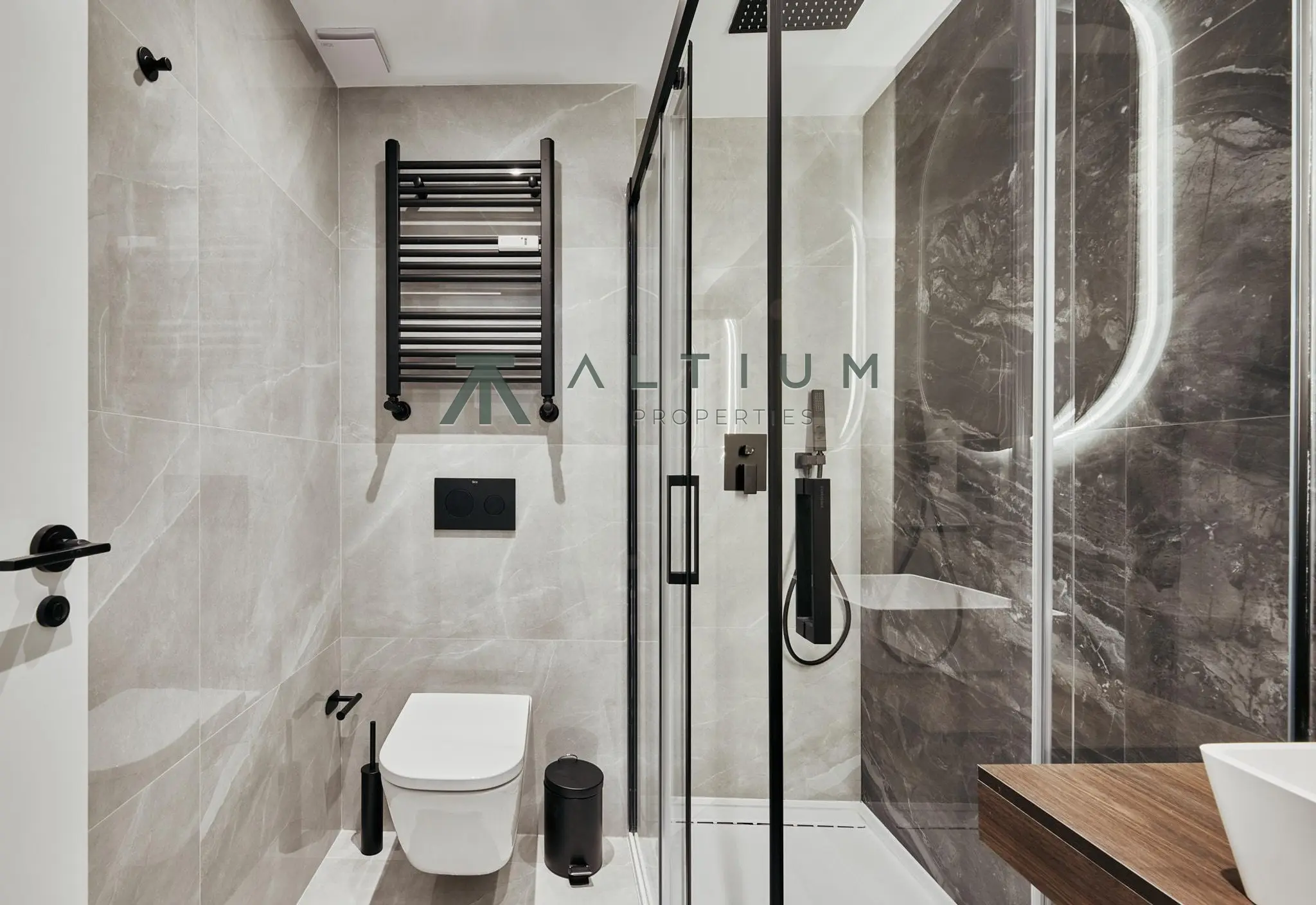 A renovated exterior-facing second-floor home in Lista