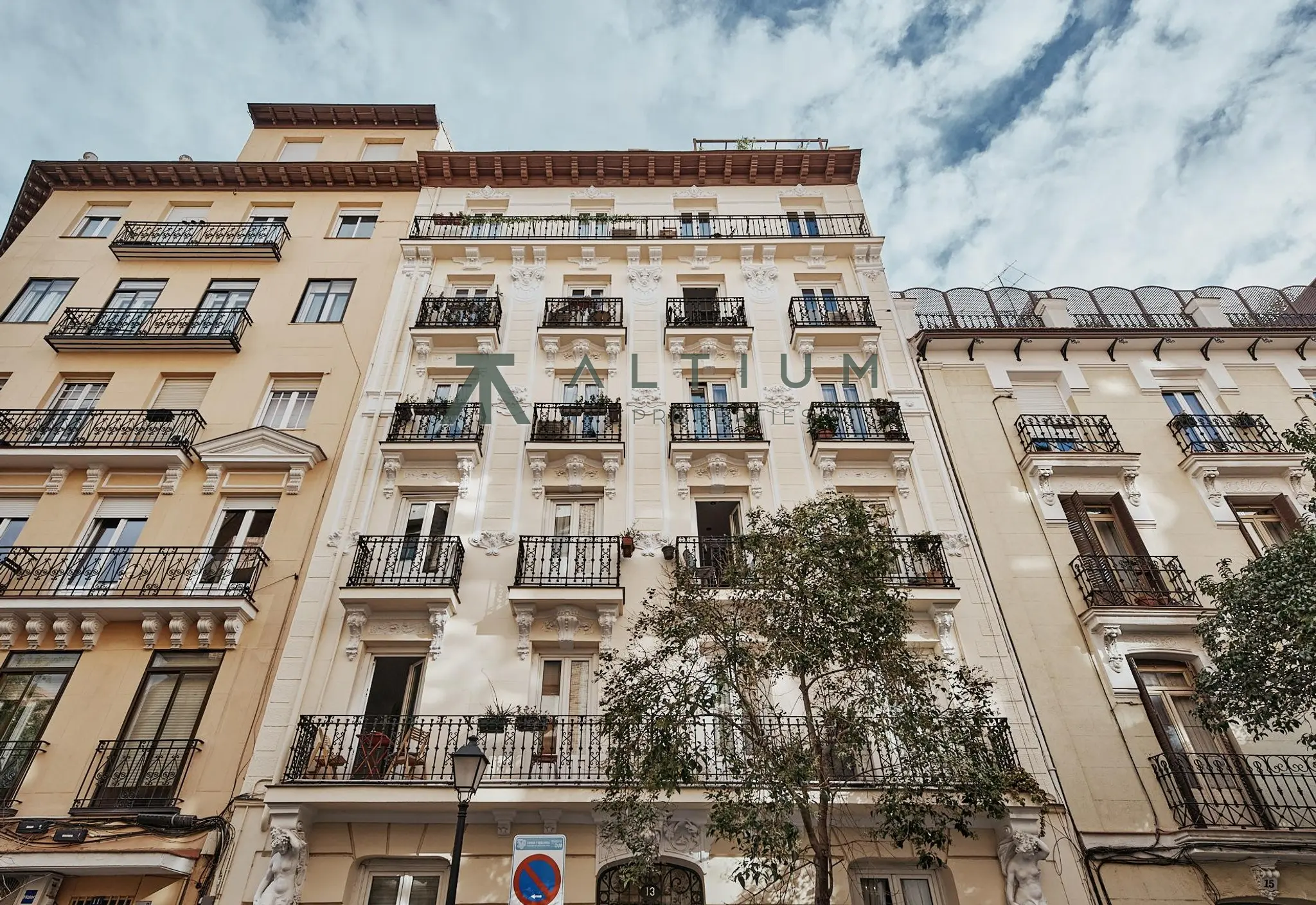 Arquitectura de 1920 e interior contemporáneo en Gaztambide