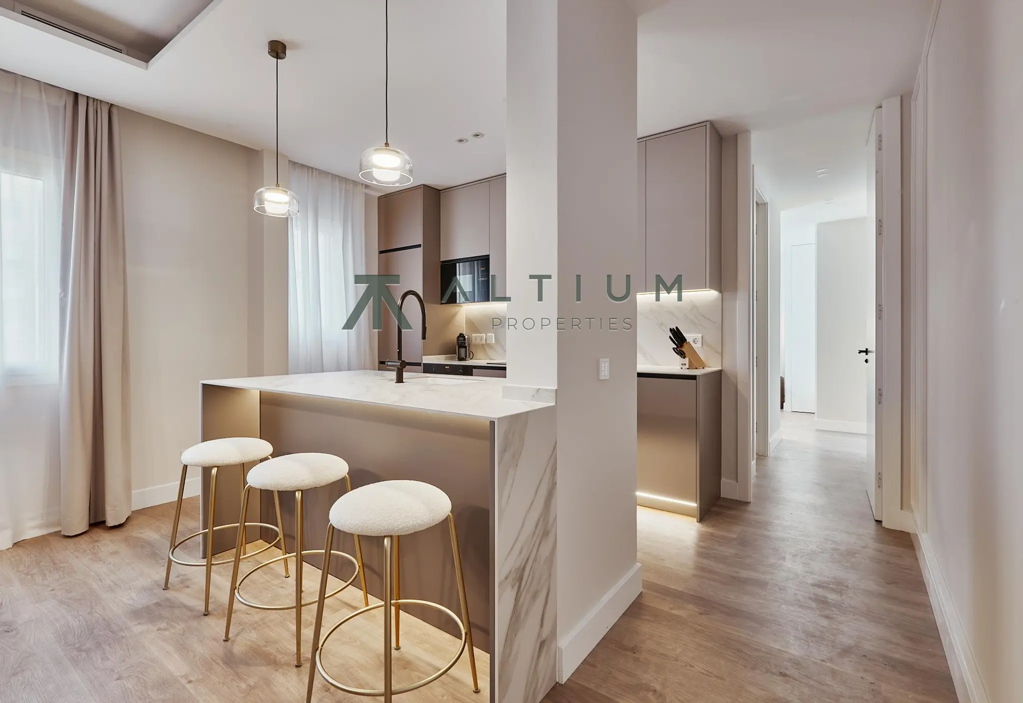 A serene contemporary fourth-floor home in Lista