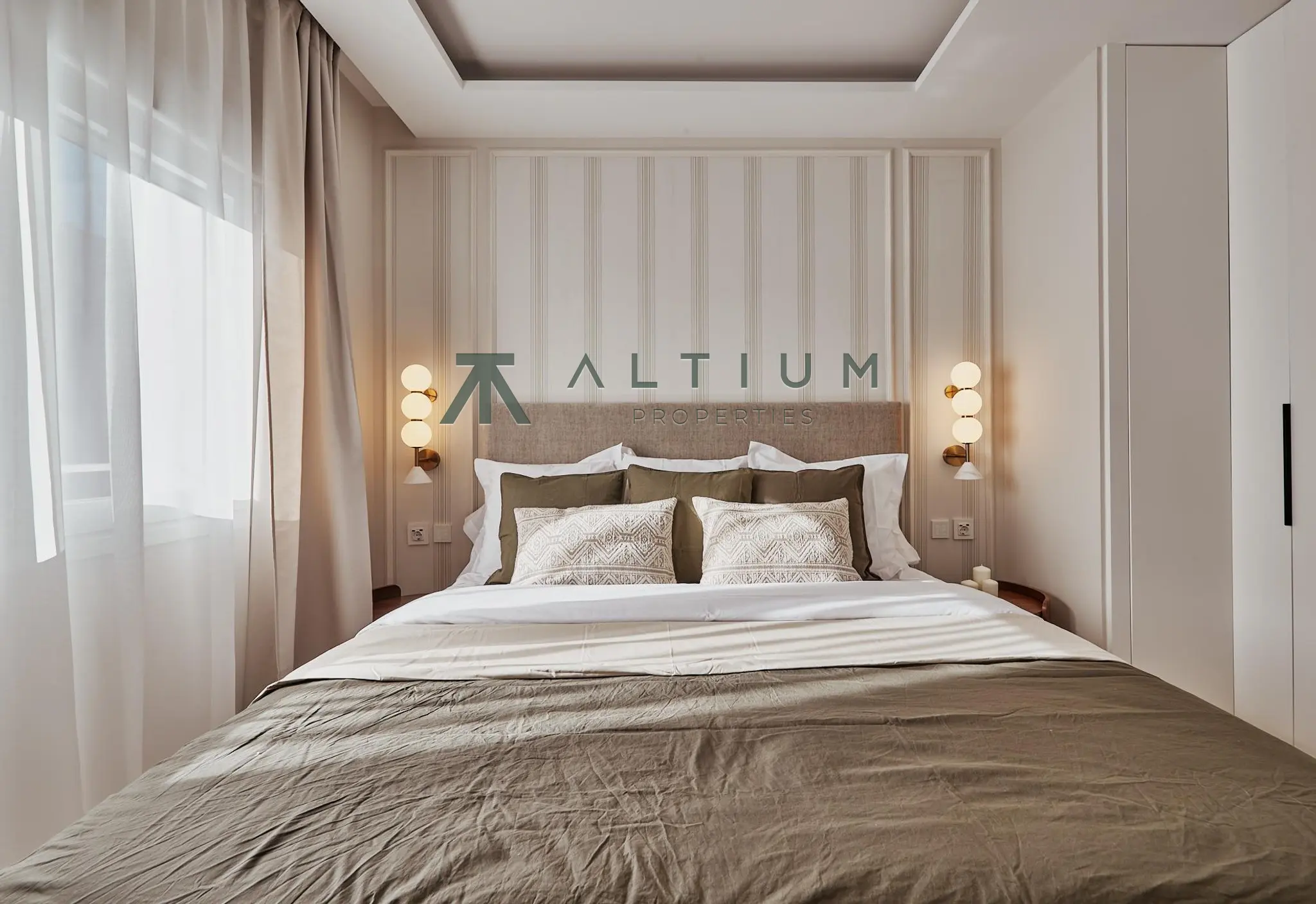 A serene contemporary fourth-floor home in Lista